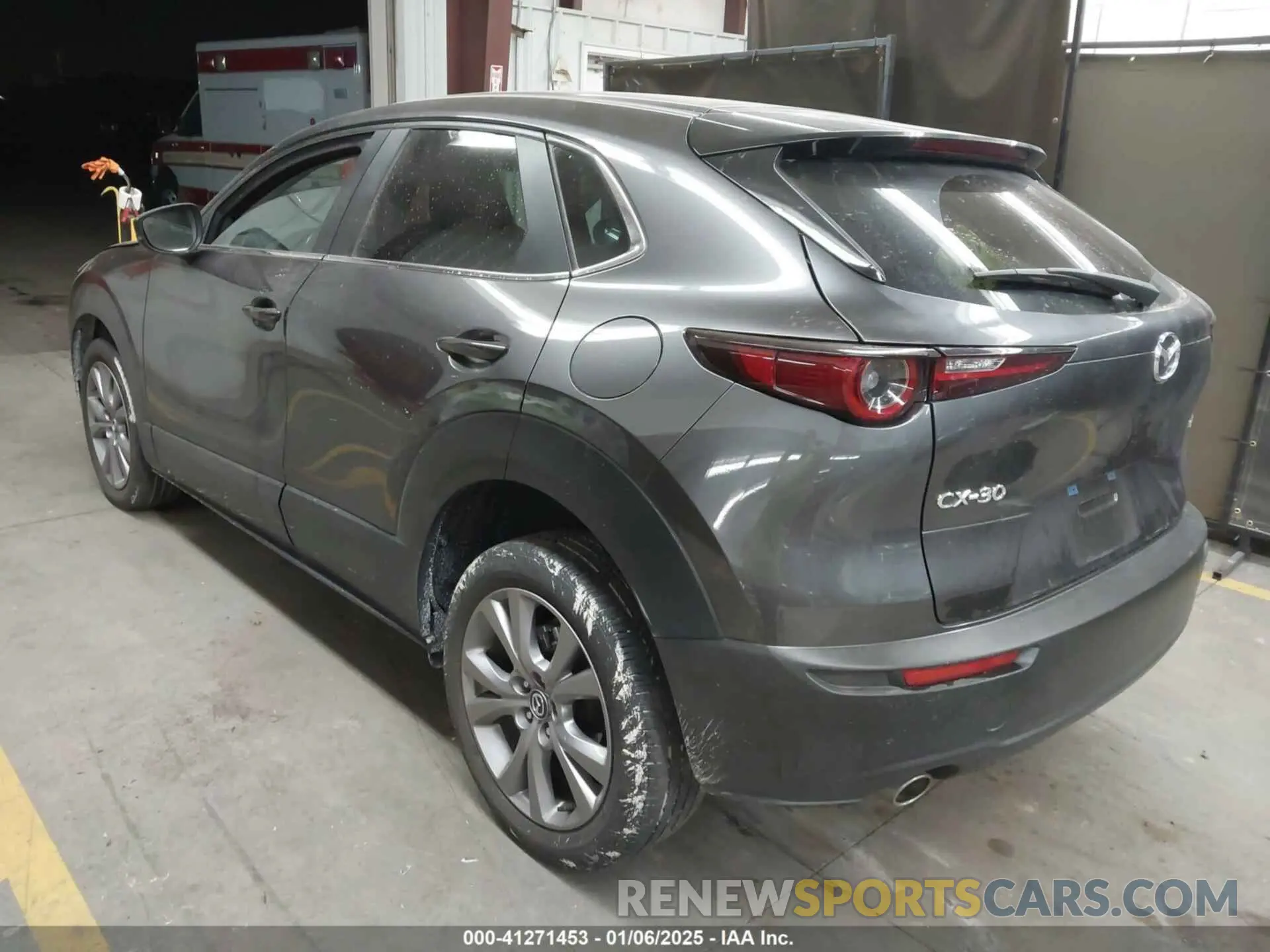 3 fotografías del automóvil dañado 3MVDMABL3MM268206 MAZDA CX-30 2021