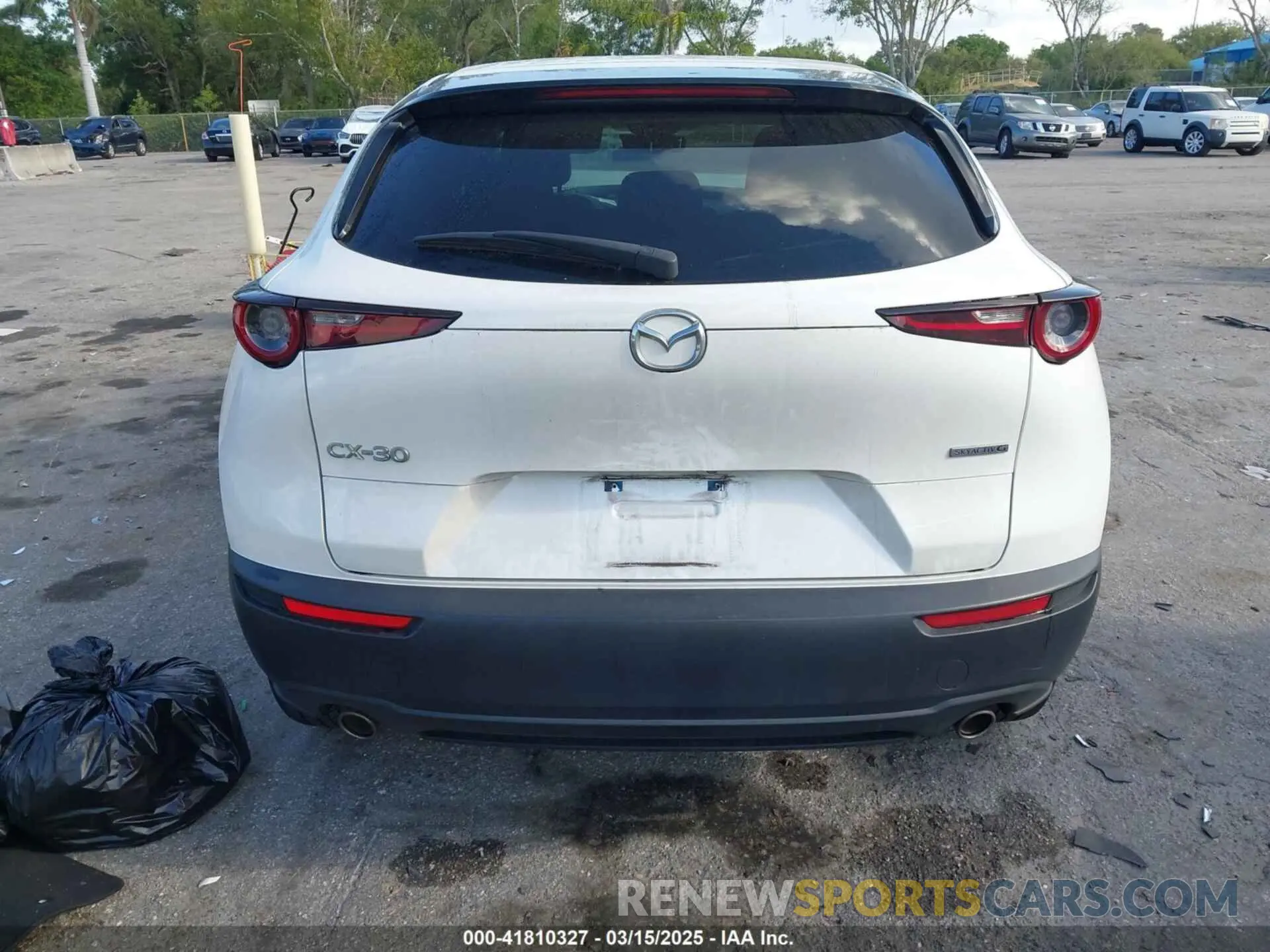 16 fotografías del automóvil dañado 3MVDMABL5MM273133 MAZDA CX-30 2021