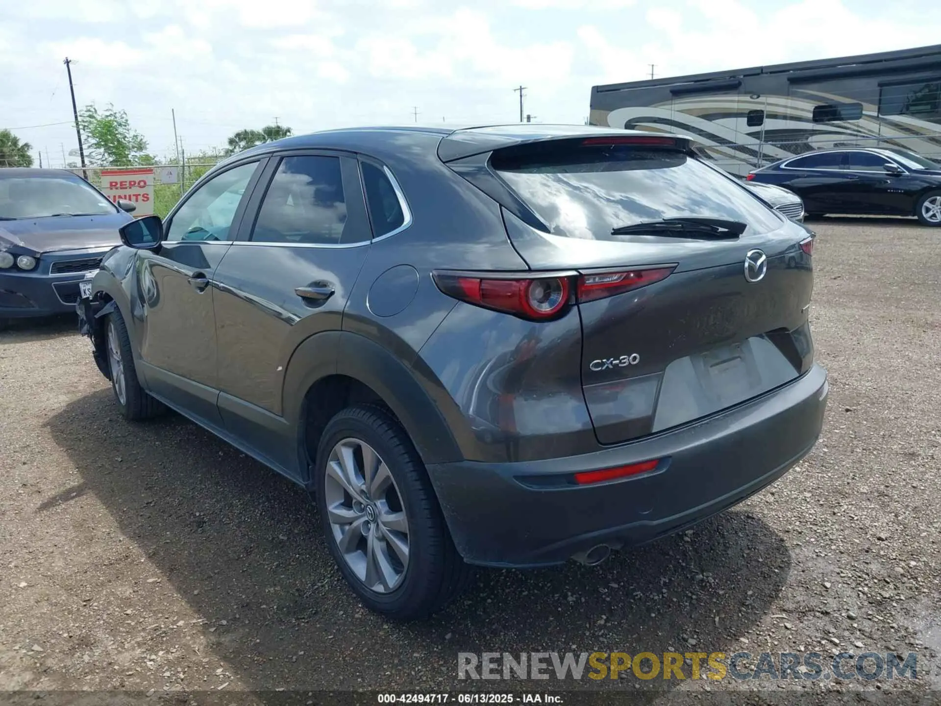 3 fotografías del automóvil dañado 3MVDMABL7MM221566 MAZDA CX-30 2021