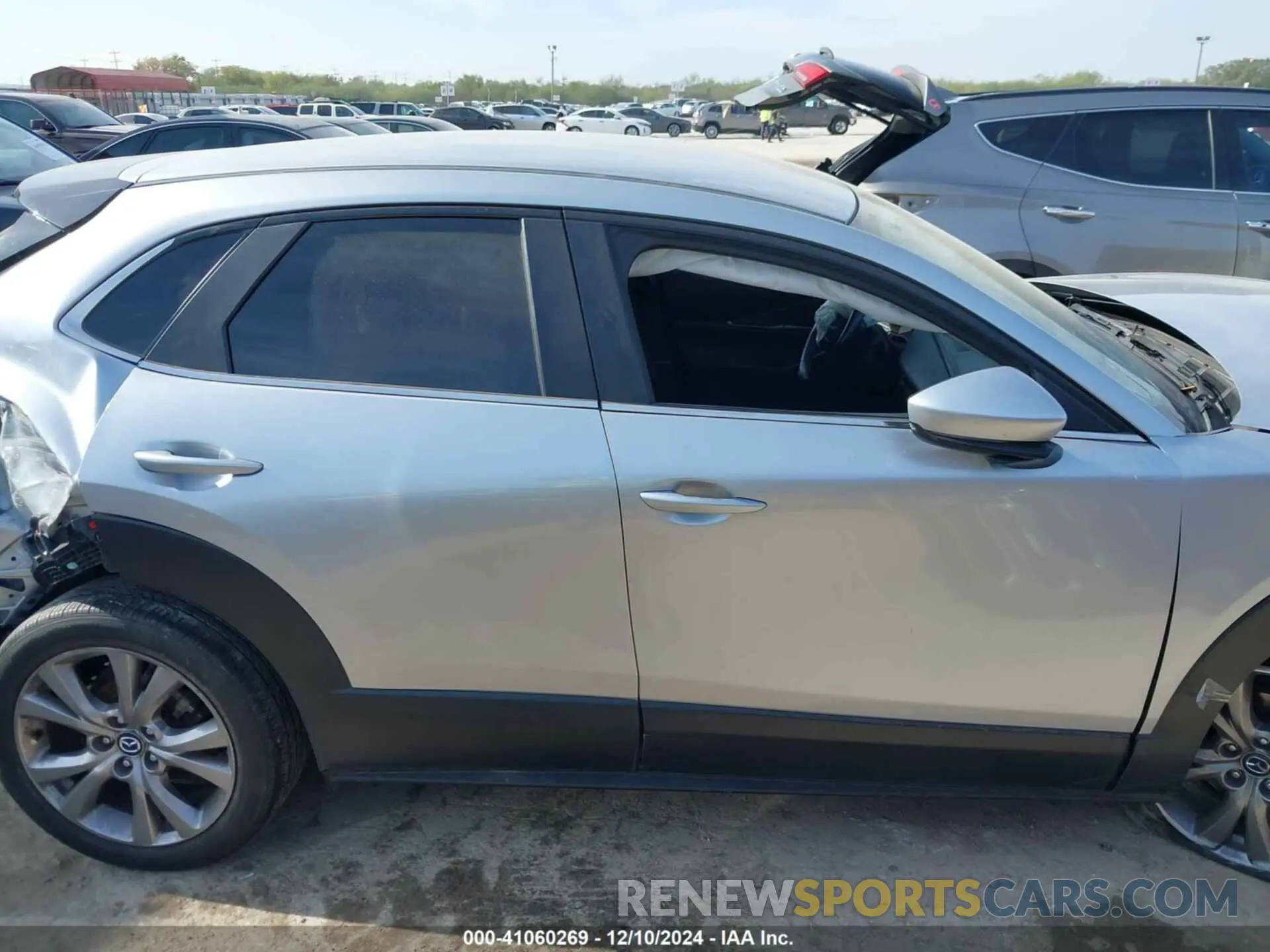 14 fotografías del automóvil dañado 3MVDMABL7MM228386 MAZDA CX-30 2021