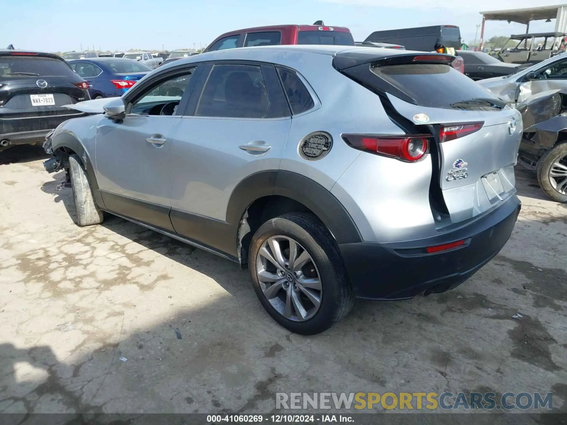3 fotografías del automóvil dañado 3MVDMABL7MM228386 MAZDA CX-30 2021