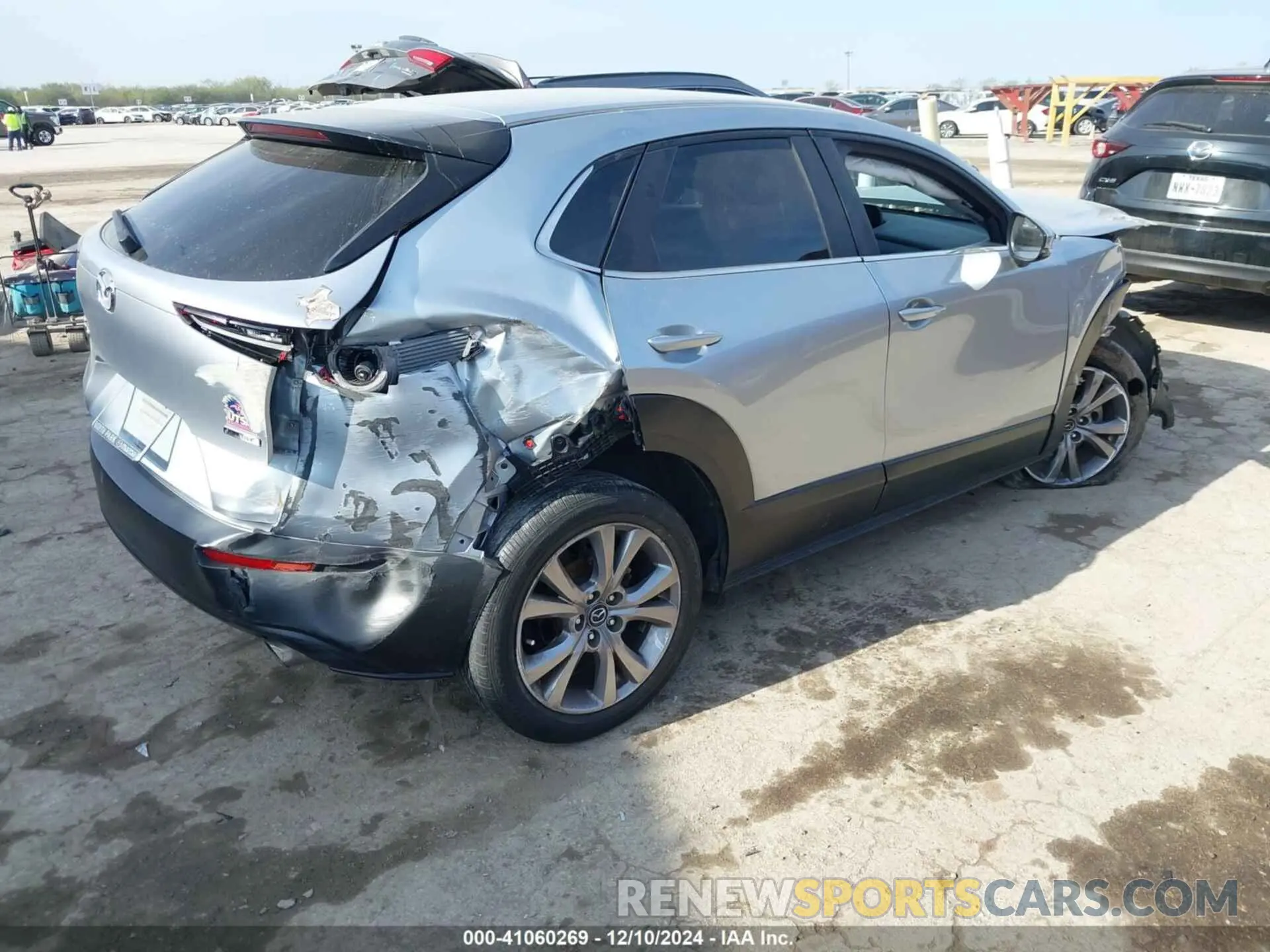 4 fotografías del automóvil dañado 3MVDMABL7MM228386 MAZDA CX-30 2021