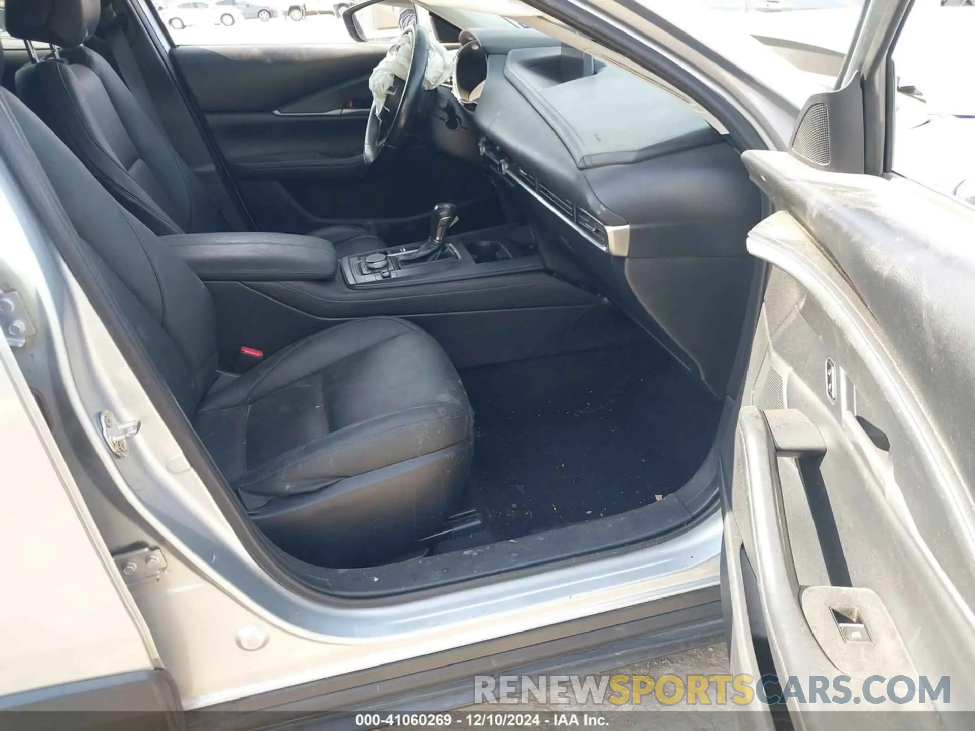 5 fotografías del automóvil dañado 3MVDMABL7MM228386 MAZDA CX-30 2021