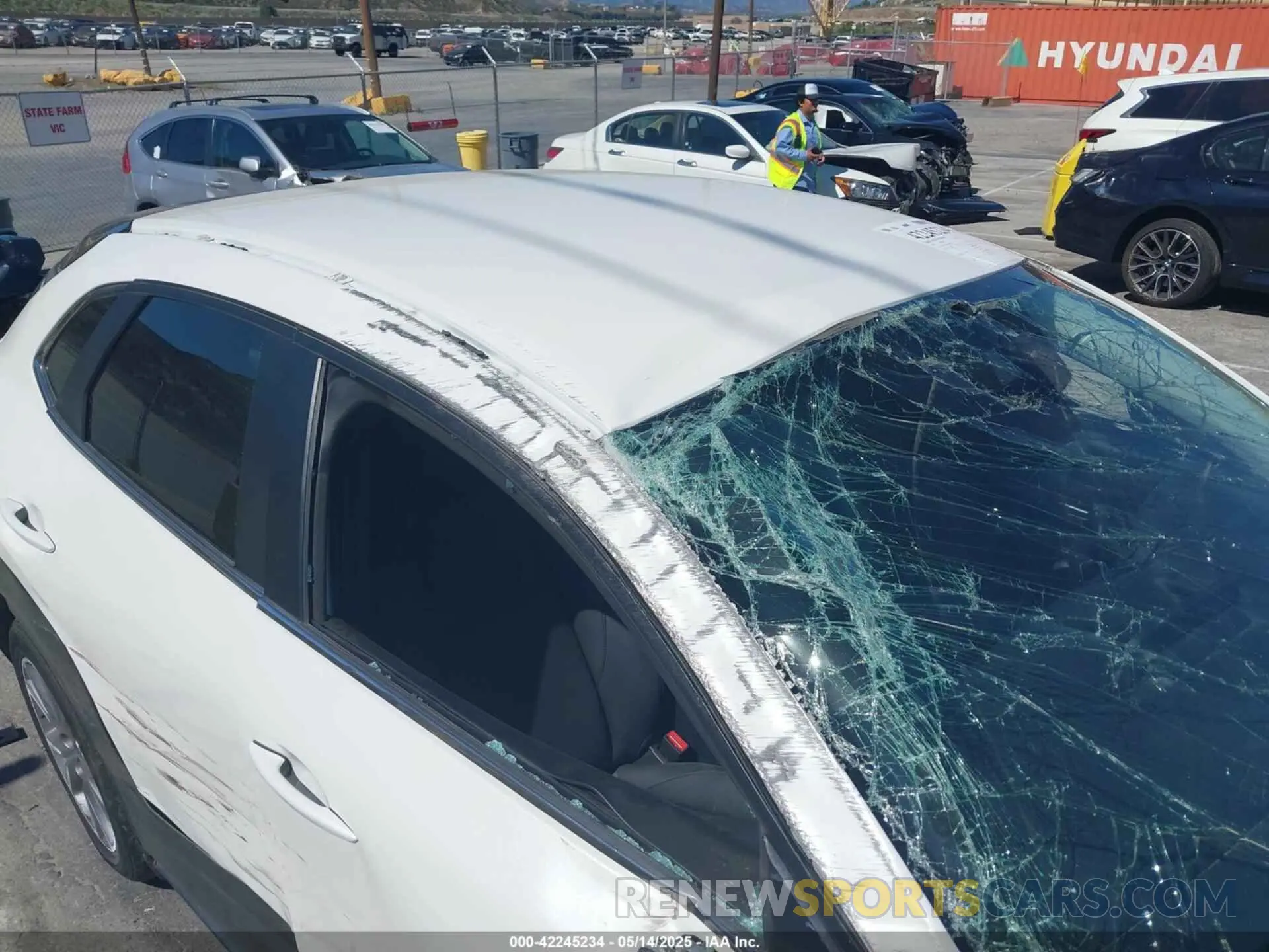 14 fotografías del automóvil dañado 3MVDMABL9MM309437 MAZDA CX-30 2021