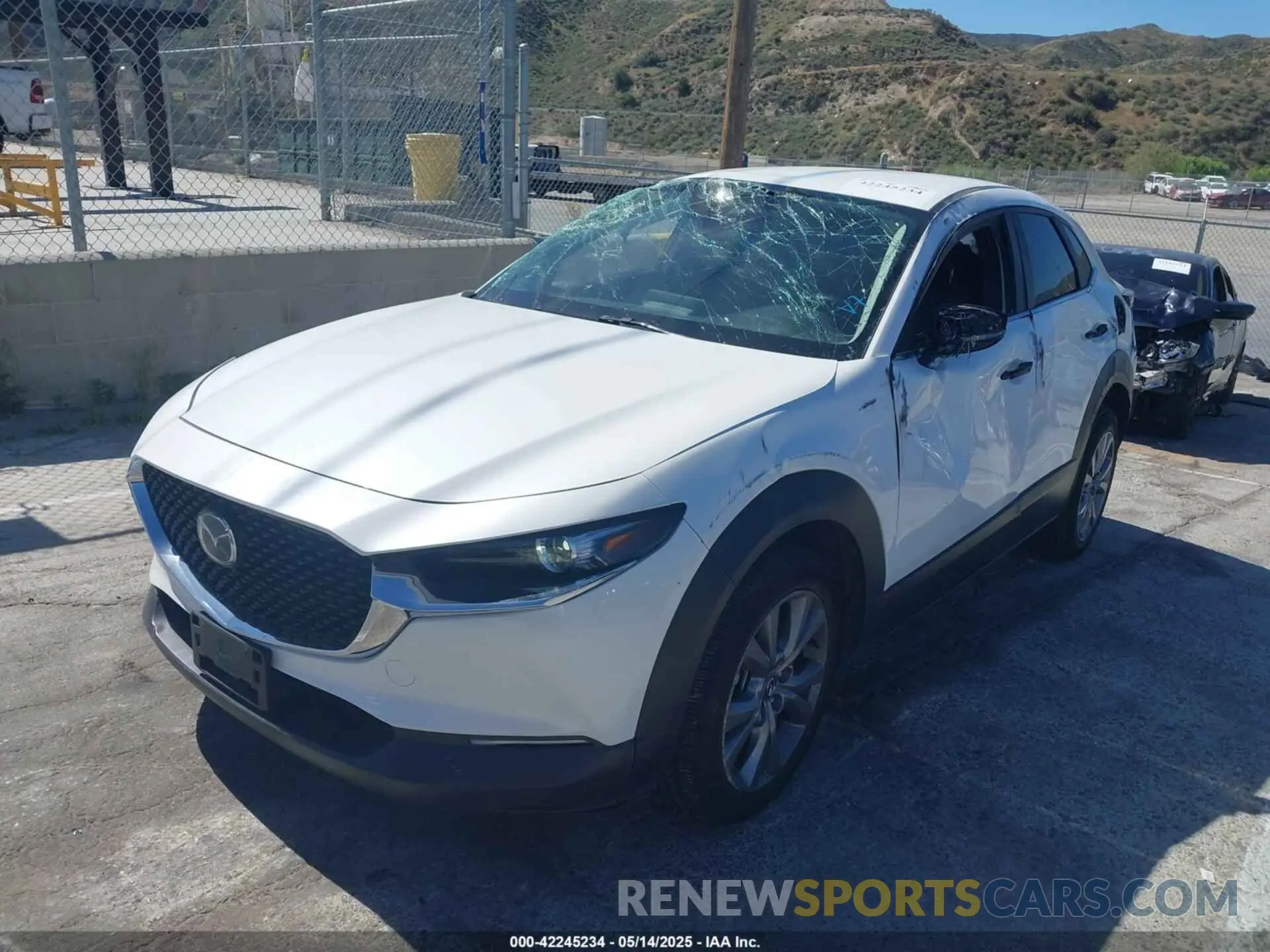 2 fotografías del automóvil dañado 3MVDMABL9MM309437 MAZDA CX-30 2021