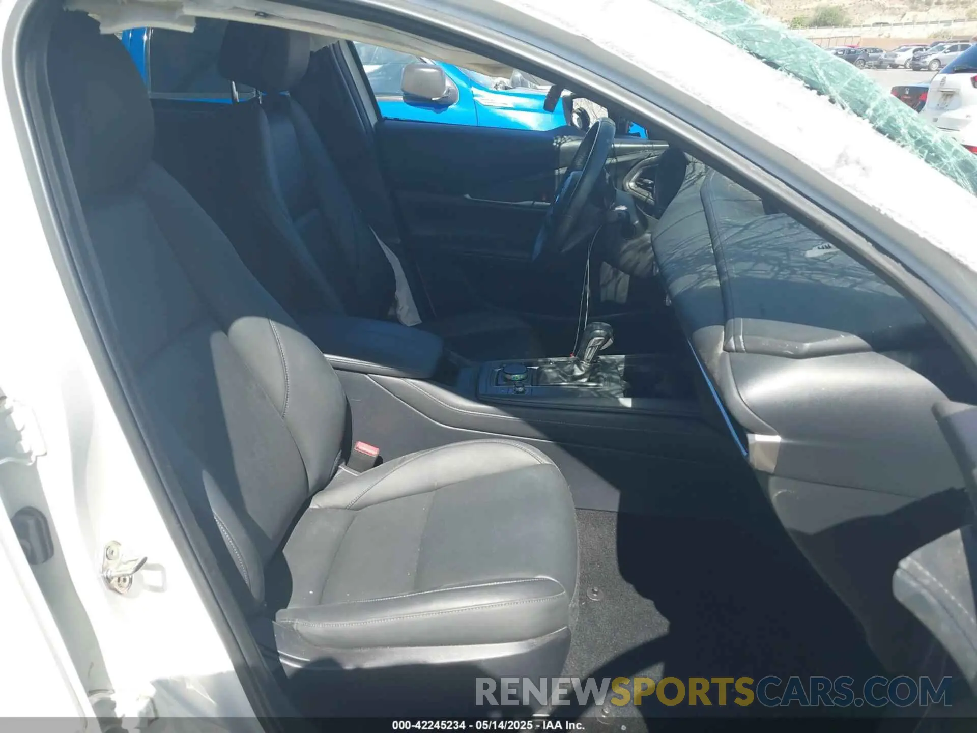 5 fotografías del automóvil dañado 3MVDMABL9MM309437 MAZDA CX-30 2021