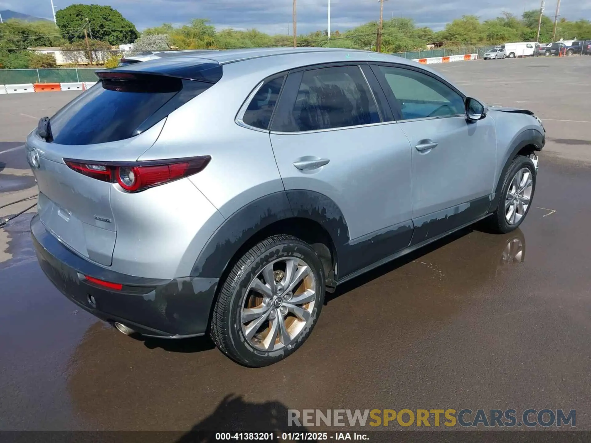 4 fotografías del automóvil dañado 3MVDMABLXMM221559 MAZDA CX-30 2021