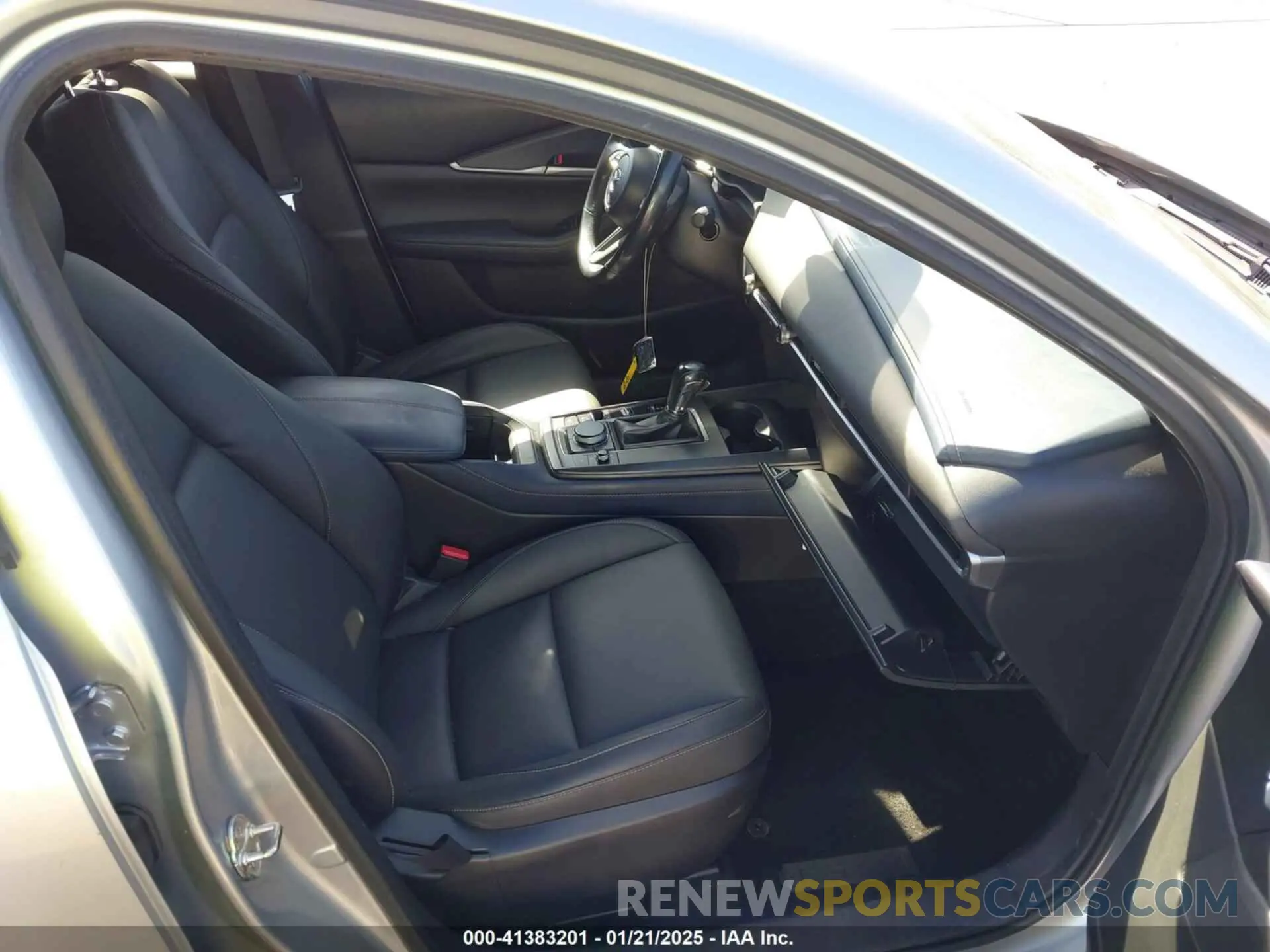 5 fotografías del automóvil dañado 3MVDMABLXMM221559 MAZDA CX-30 2021