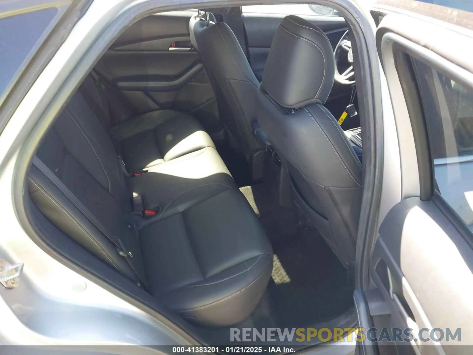 8 fotografías del automóvil dañado 3MVDMABLXMM221559 MAZDA CX-30 2021