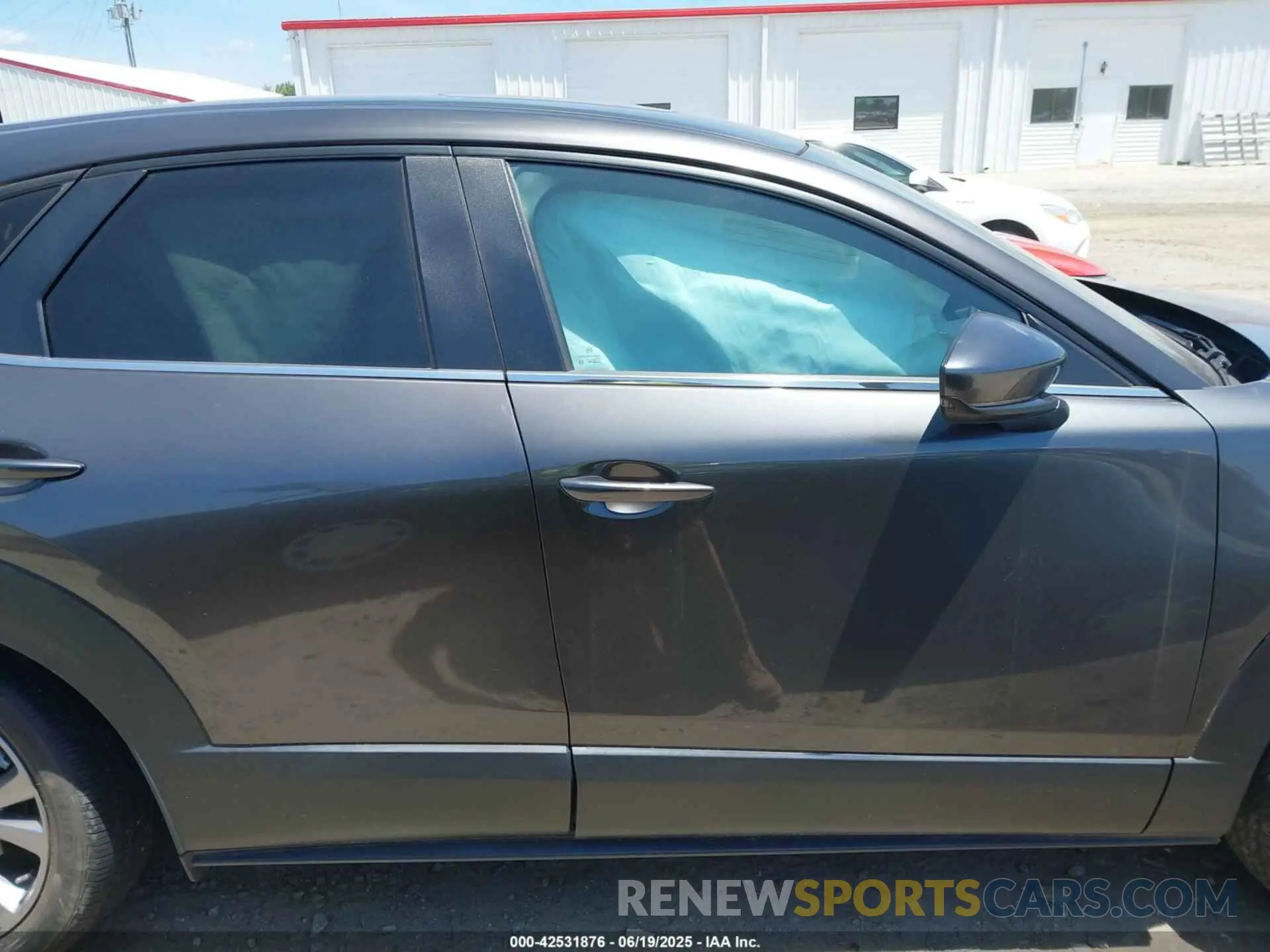 14 fotografías del automóvil dañado 3MVDMACL4MM213844 MAZDA CX-30 2021