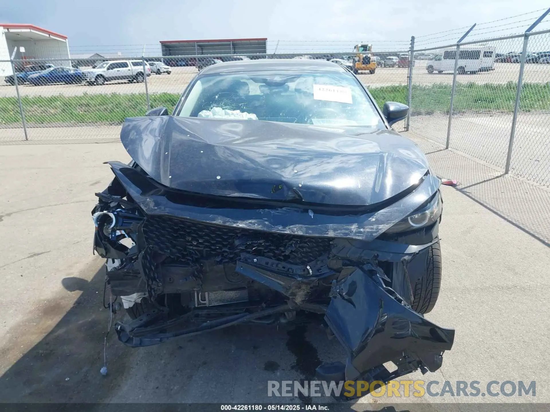 12 fotografías del automóvil dañado 3MVDMBAL0MM254030 MAZDA CX-30 2021