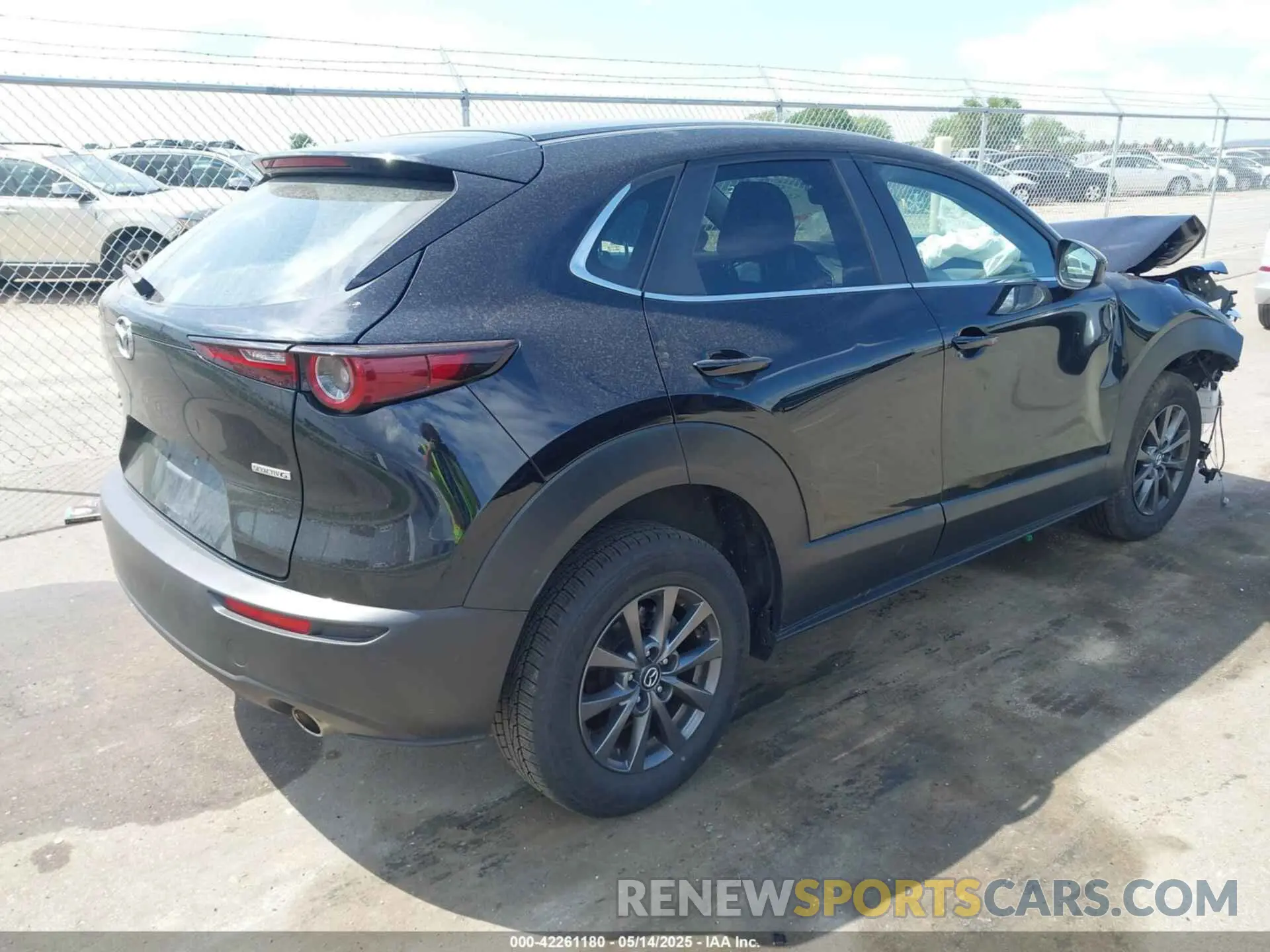 4 fotografías del automóvil dañado 3MVDMBAL0MM254030 MAZDA CX-30 2021