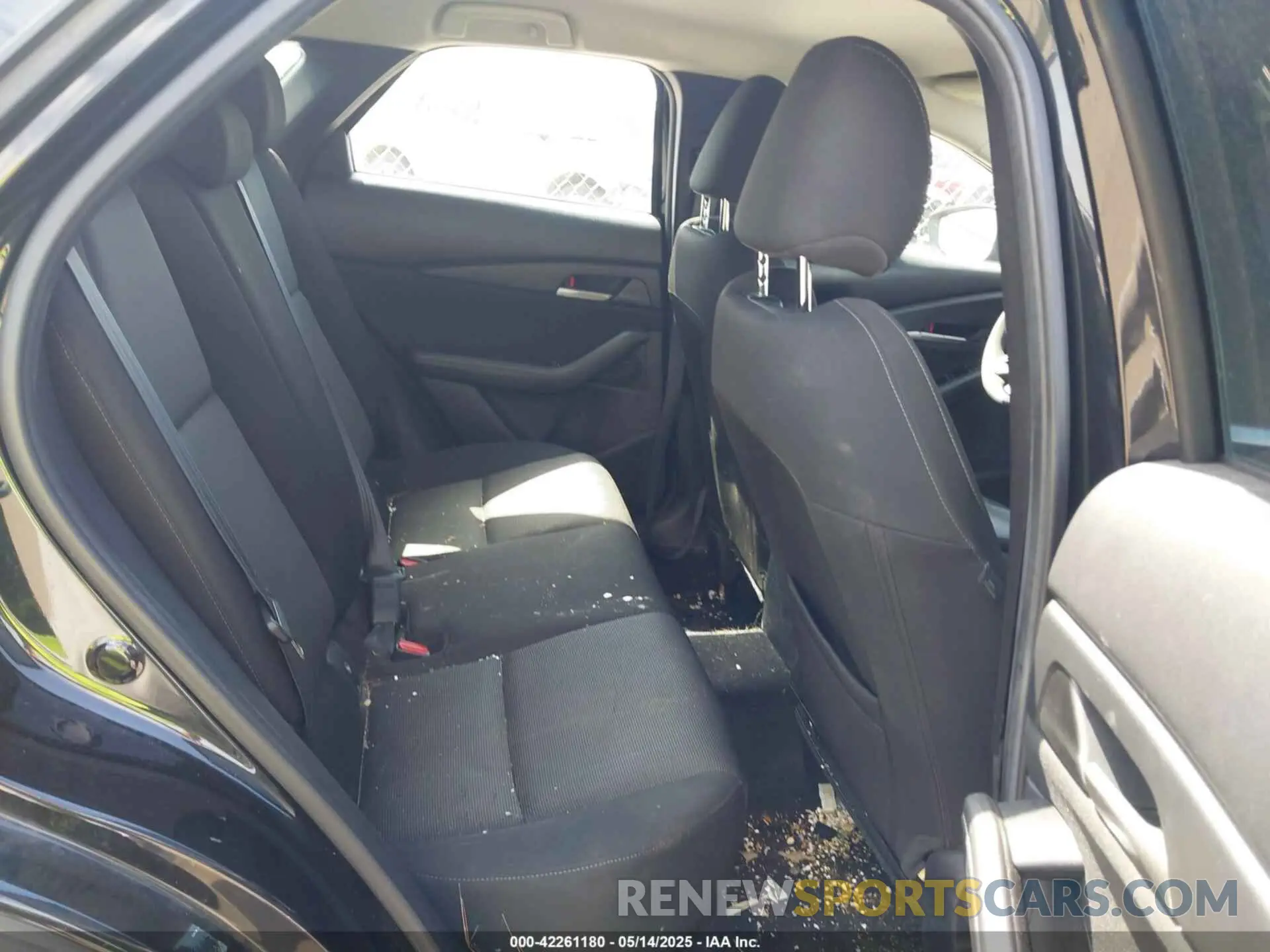 8 fotografías del automóvil dañado 3MVDMBAL0MM254030 MAZDA CX-30 2021