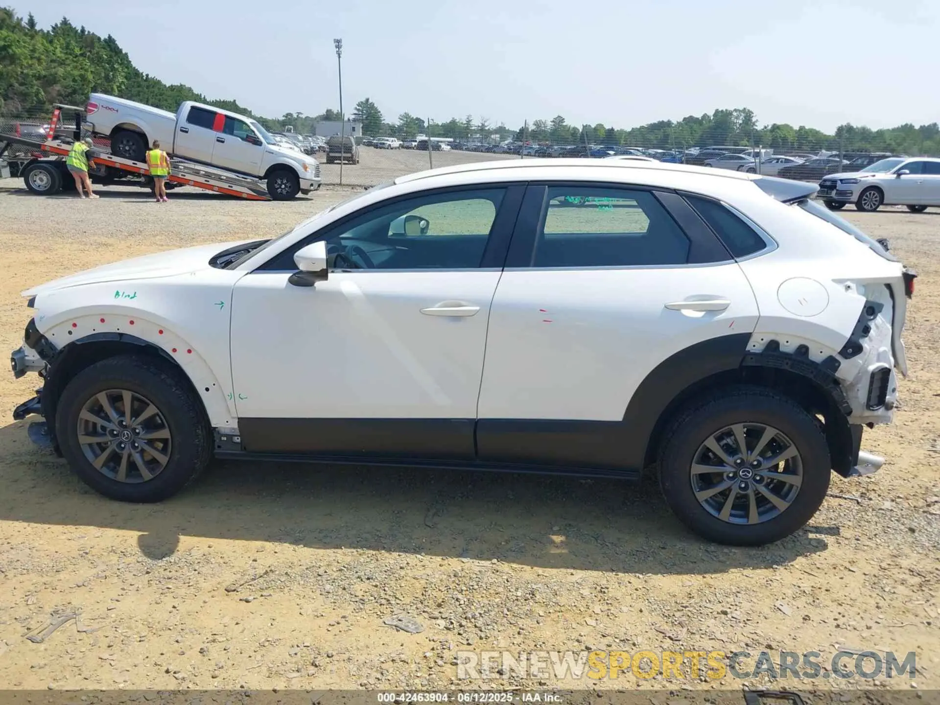 15 fotografías del automóvil dañado 3MVDMBAL7MM232767 MAZDA CX-30 2021