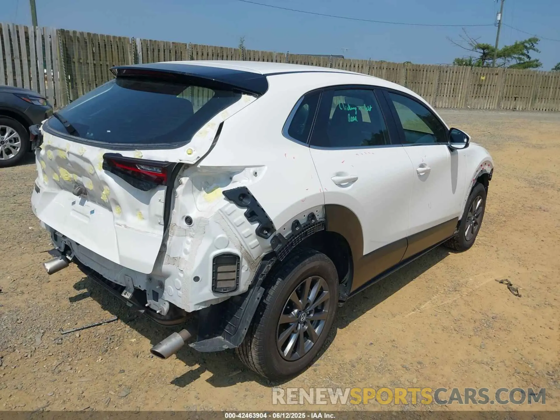 4 fotografías del automóvil dañado 3MVDMBAL7MM232767 MAZDA CX-30 2021