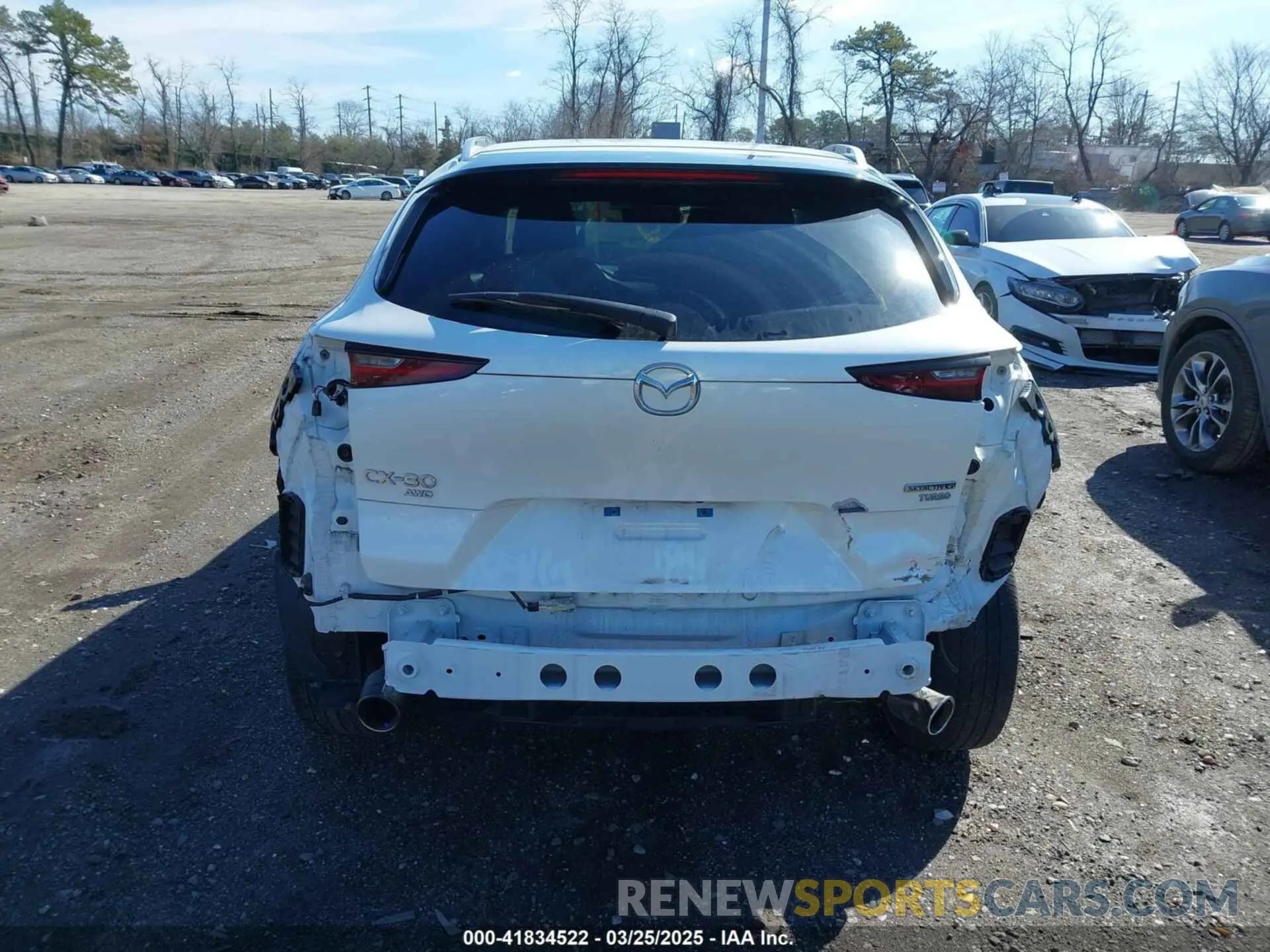 16 fotografías del automóvil dañado 3MVDMBAYXMM250823 MAZDA CX-30 2021