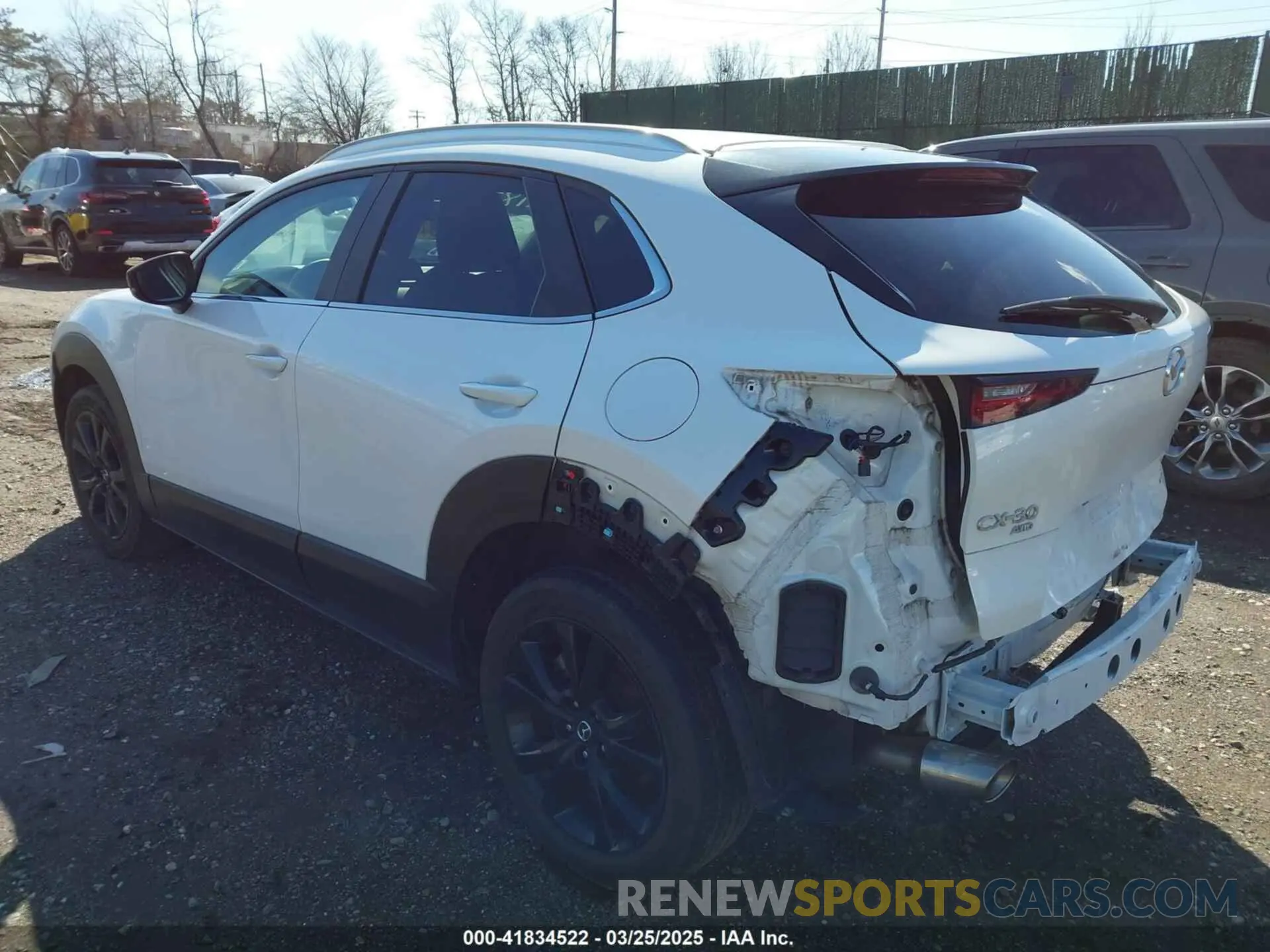 3 fotografías del automóvil dañado 3MVDMBAYXMM250823 MAZDA CX-30 2021