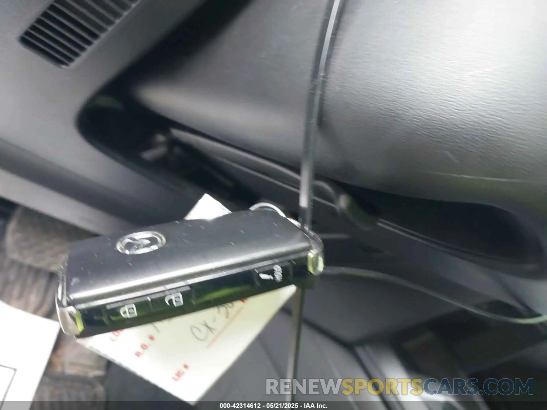 11 fotografías del automóvil dañado 3MVDMBBL0MM237677 MAZDA CX-30 2021