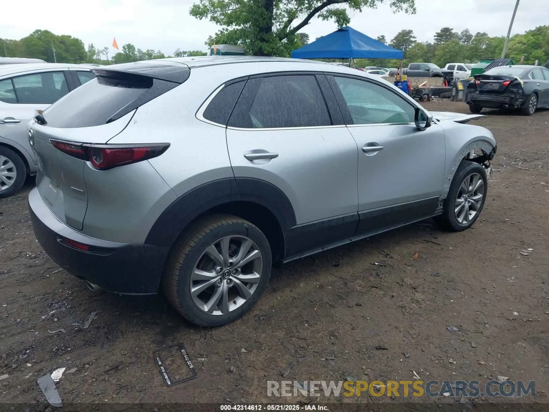 4 fotografías del automóvil dañado 3MVDMBBL0MM237677 MAZDA CX-30 2021