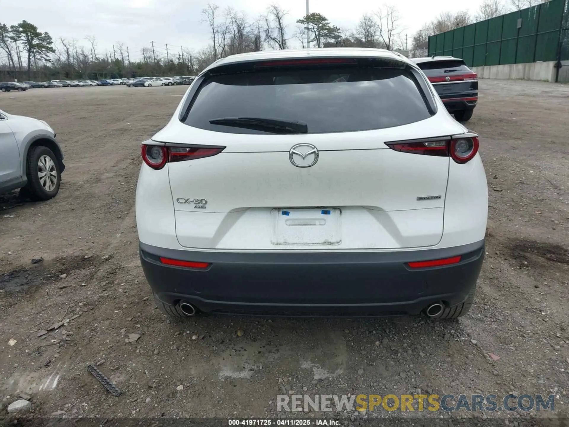 16 fotografías del automóvil dañado 3MVDMBBL0MM311261 MAZDA CX-30 2021