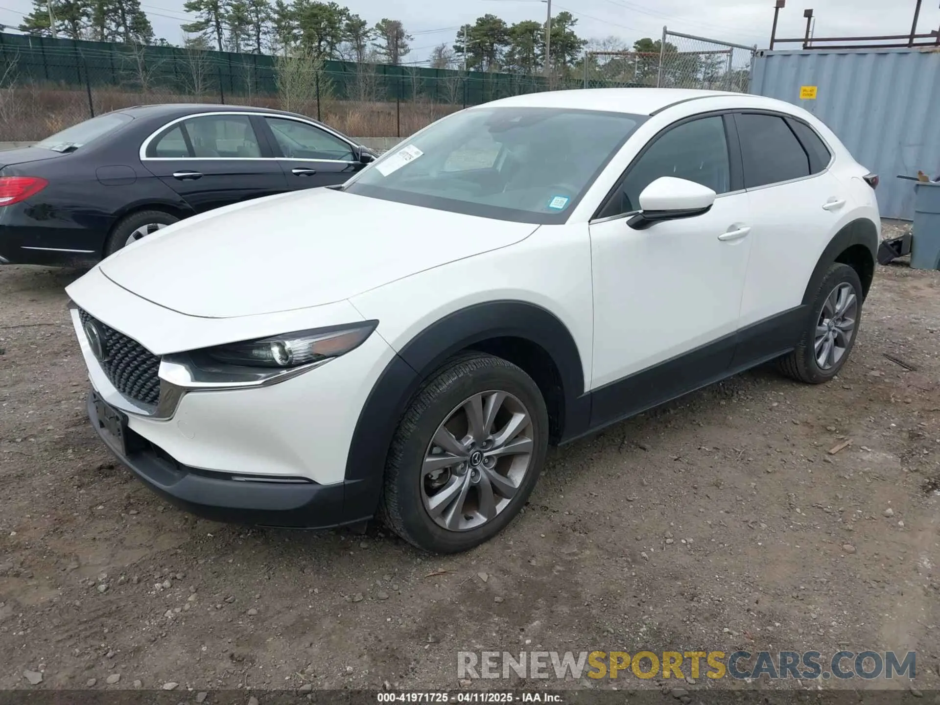 2 fotografías del automóvil dañado 3MVDMBBL0MM311261 MAZDA CX-30 2021