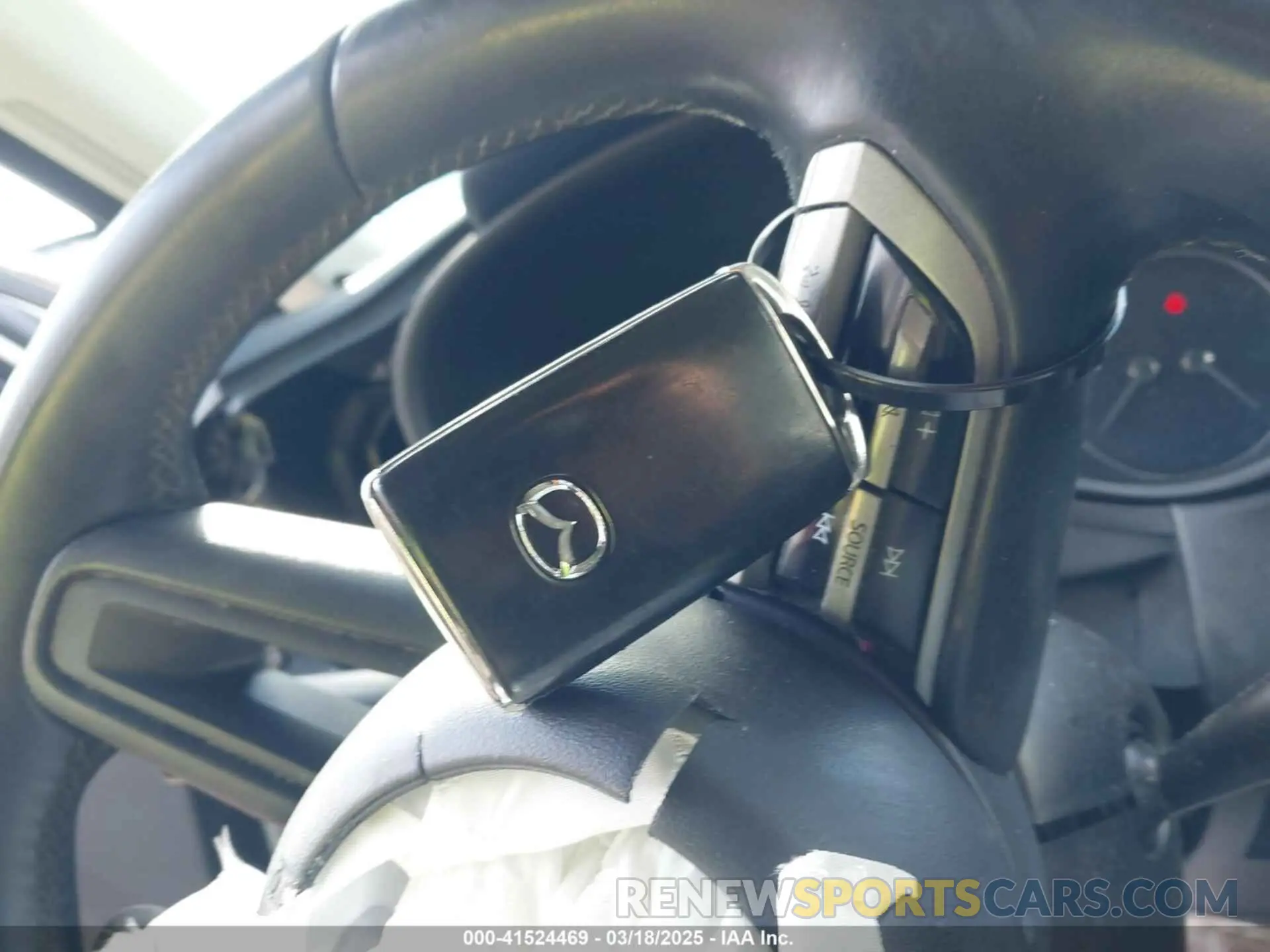 11 fotografías del automóvil dañado 3MVDMBBL3MM224650 MAZDA CX-30 2021