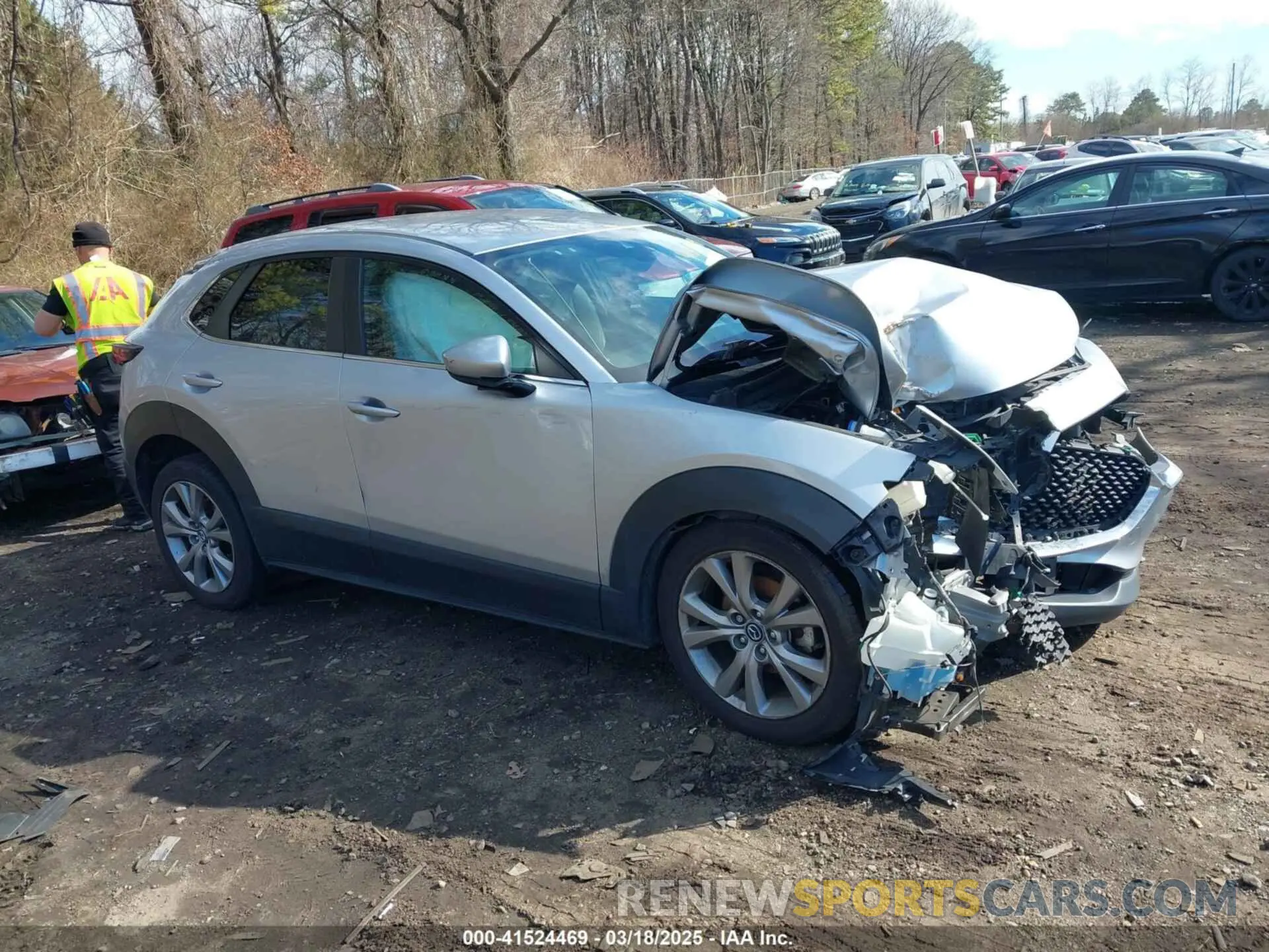 13 fotografías del automóvil dañado 3MVDMBBL3MM224650 MAZDA CX-30 2021