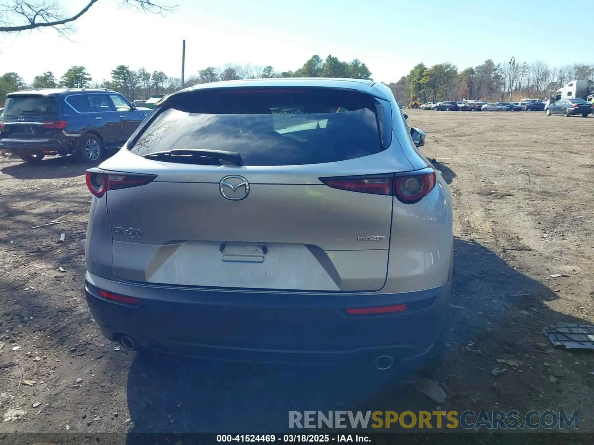 16 fotografías del automóvil dañado 3MVDMBBL3MM224650 MAZDA CX-30 2021