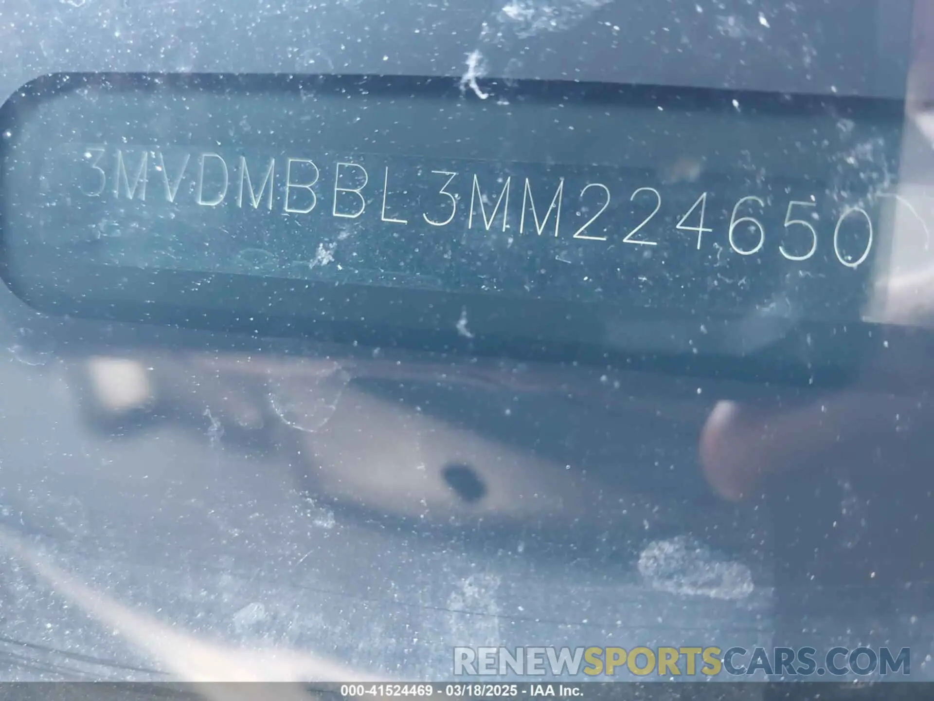 17 fotografías del automóvil dañado 3MVDMBBL3MM224650 MAZDA CX-30 2021
