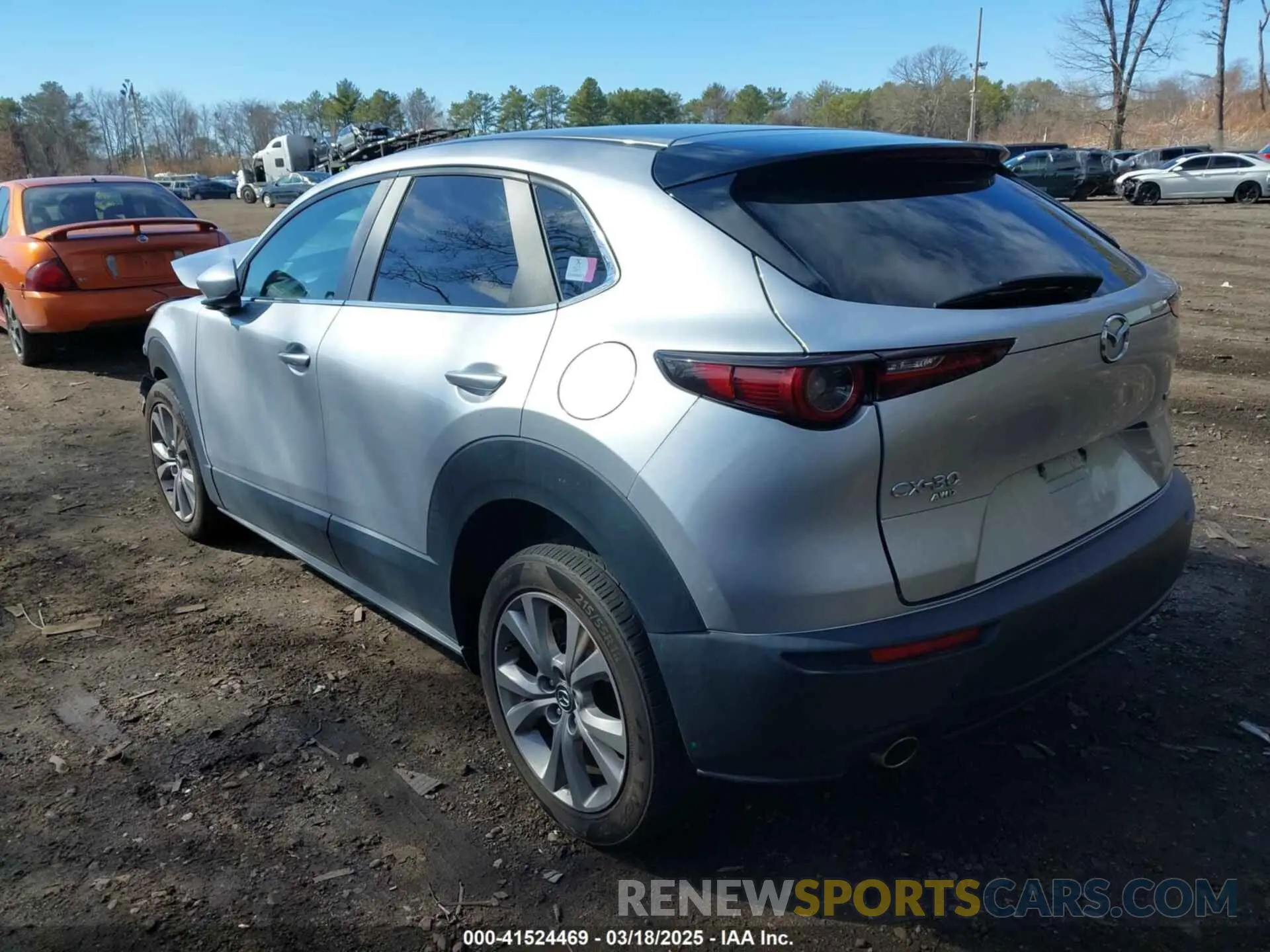 3 fotografías del automóvil dañado 3MVDMBBL3MM224650 MAZDA CX-30 2021