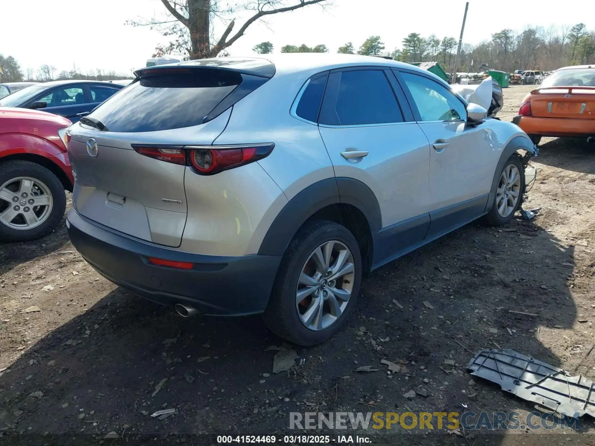 4 fotografías del automóvil dañado 3MVDMBBL3MM224650 MAZDA CX-30 2021