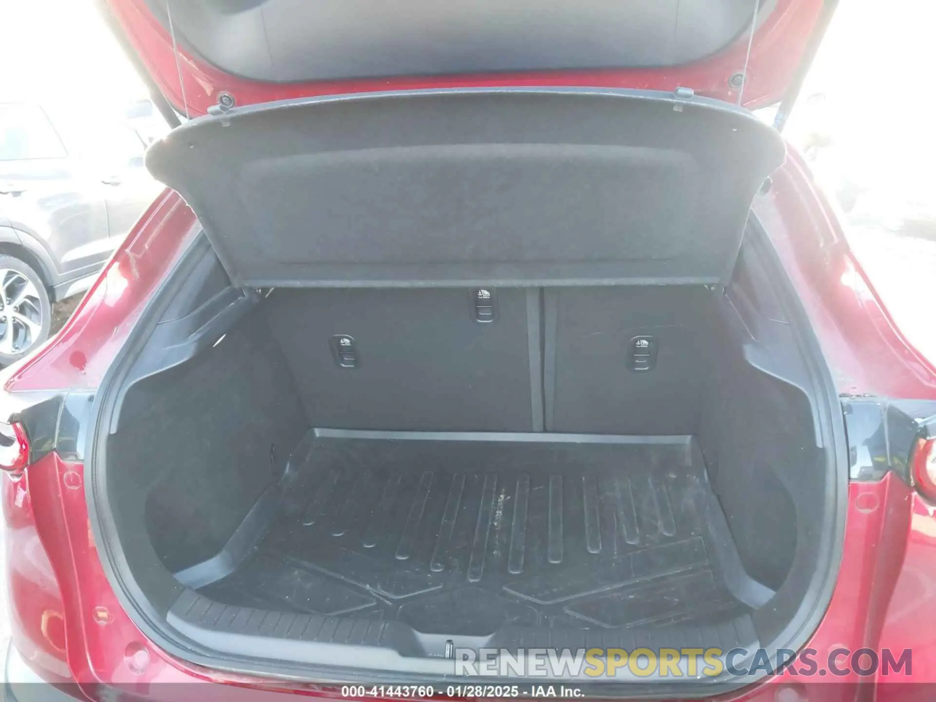 17 fotografías del automóvil dañado 3MVDMBBL3MM318317 MAZDA CX-30 2021