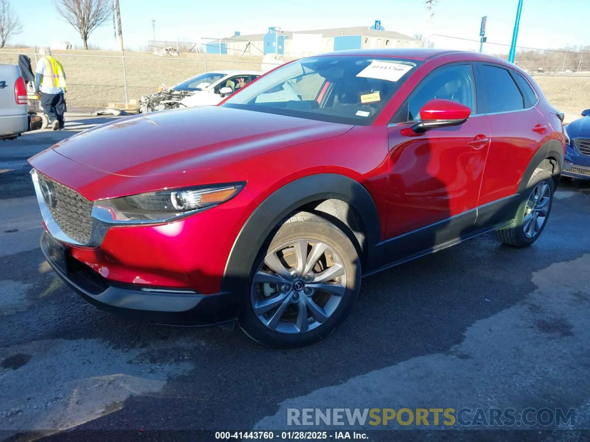 2 fotografías del automóvil dañado 3MVDMBBL3MM318317 MAZDA CX-30 2021