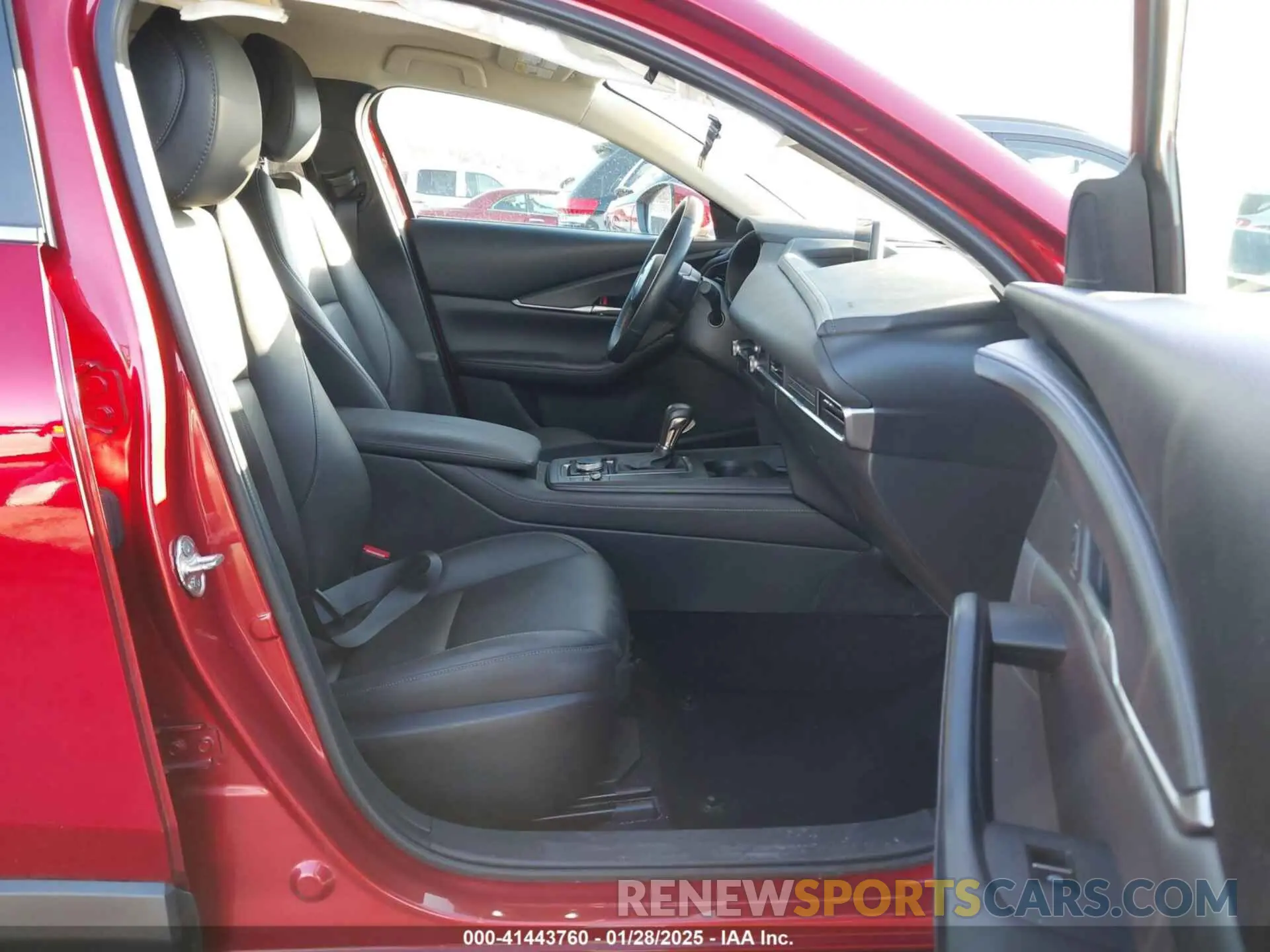 5 fotografías del automóvil dañado 3MVDMBBL3MM318317 MAZDA CX-30 2021