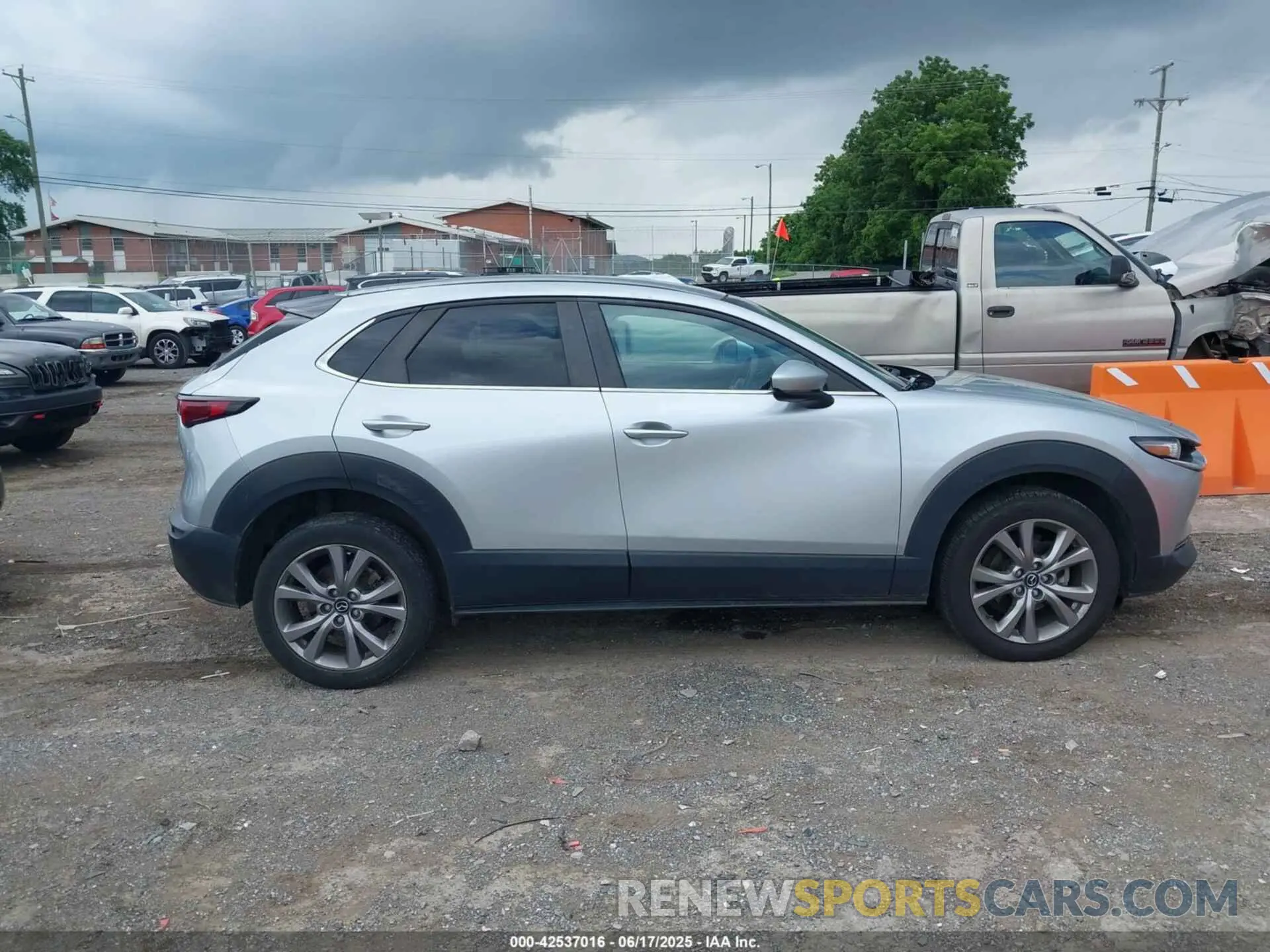 13 fotografías del automóvil dañado 3MVDMBBL4MM240615 MAZDA CX-30 2021