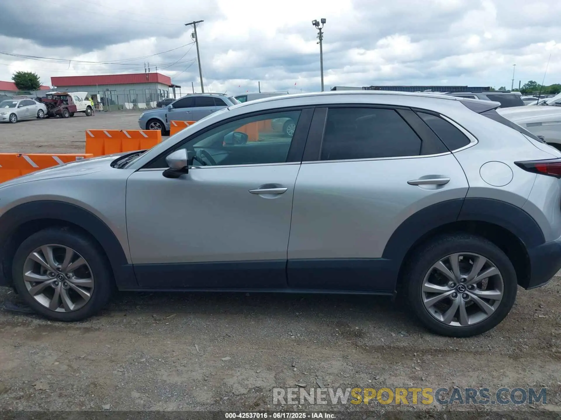 14 fotografías del automóvil dañado 3MVDMBBL4MM240615 MAZDA CX-30 2021