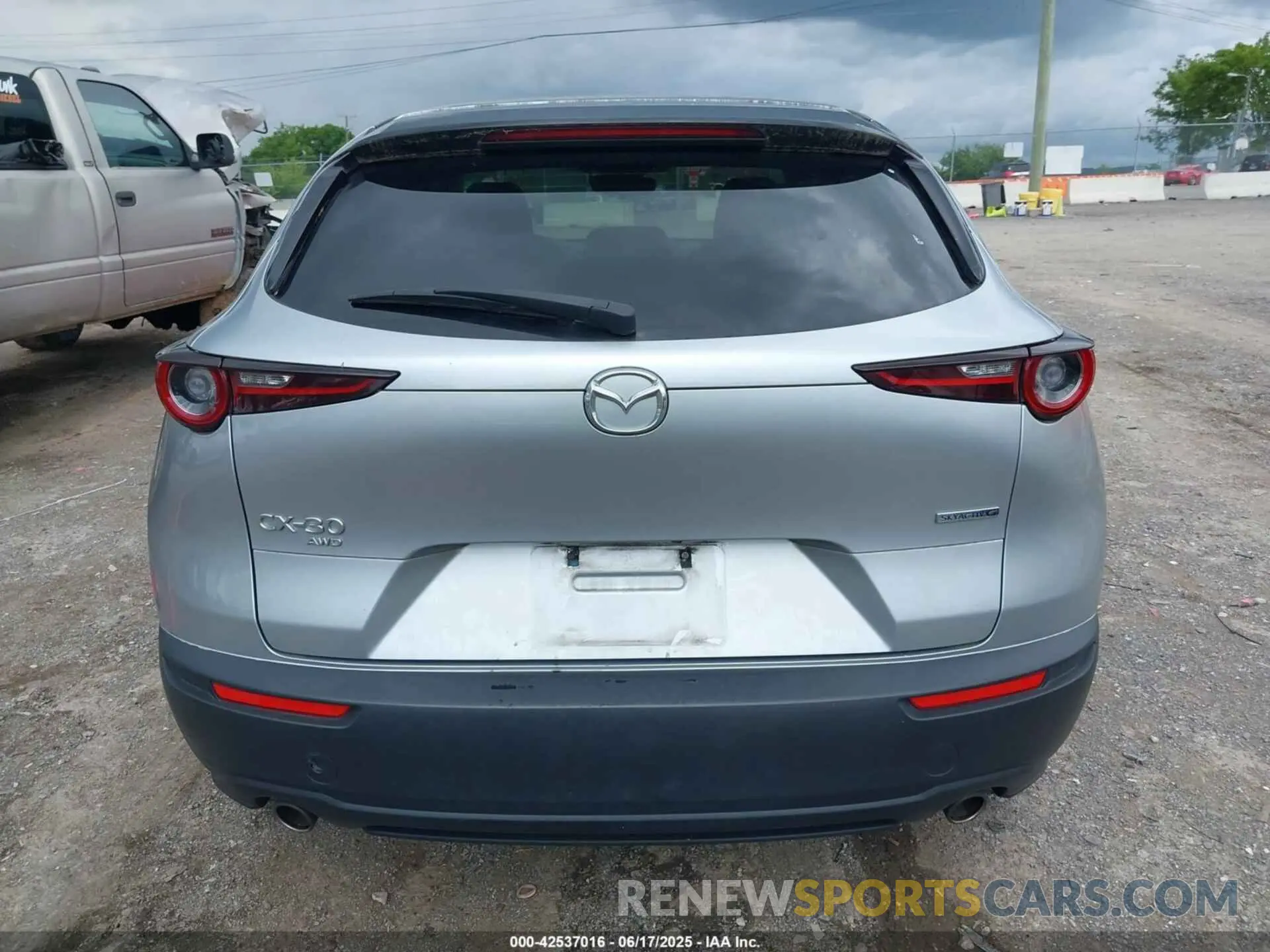 16 fotografías del automóvil dañado 3MVDMBBL4MM240615 MAZDA CX-30 2021