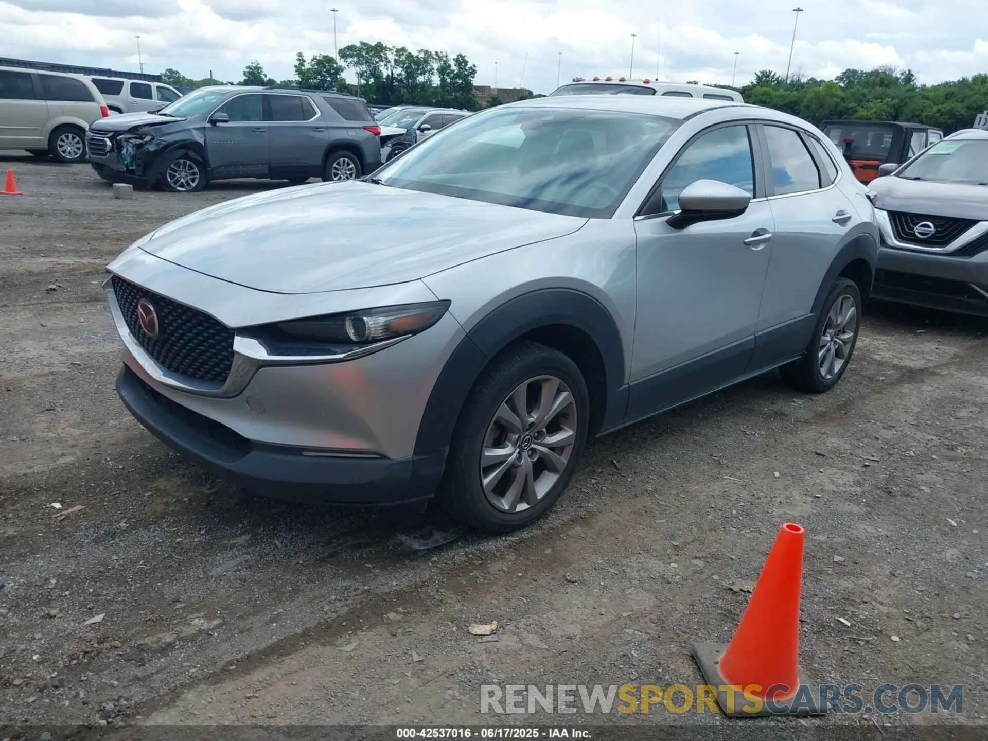 2 fotografías del automóvil dañado 3MVDMBBL4MM240615 MAZDA CX-30 2021