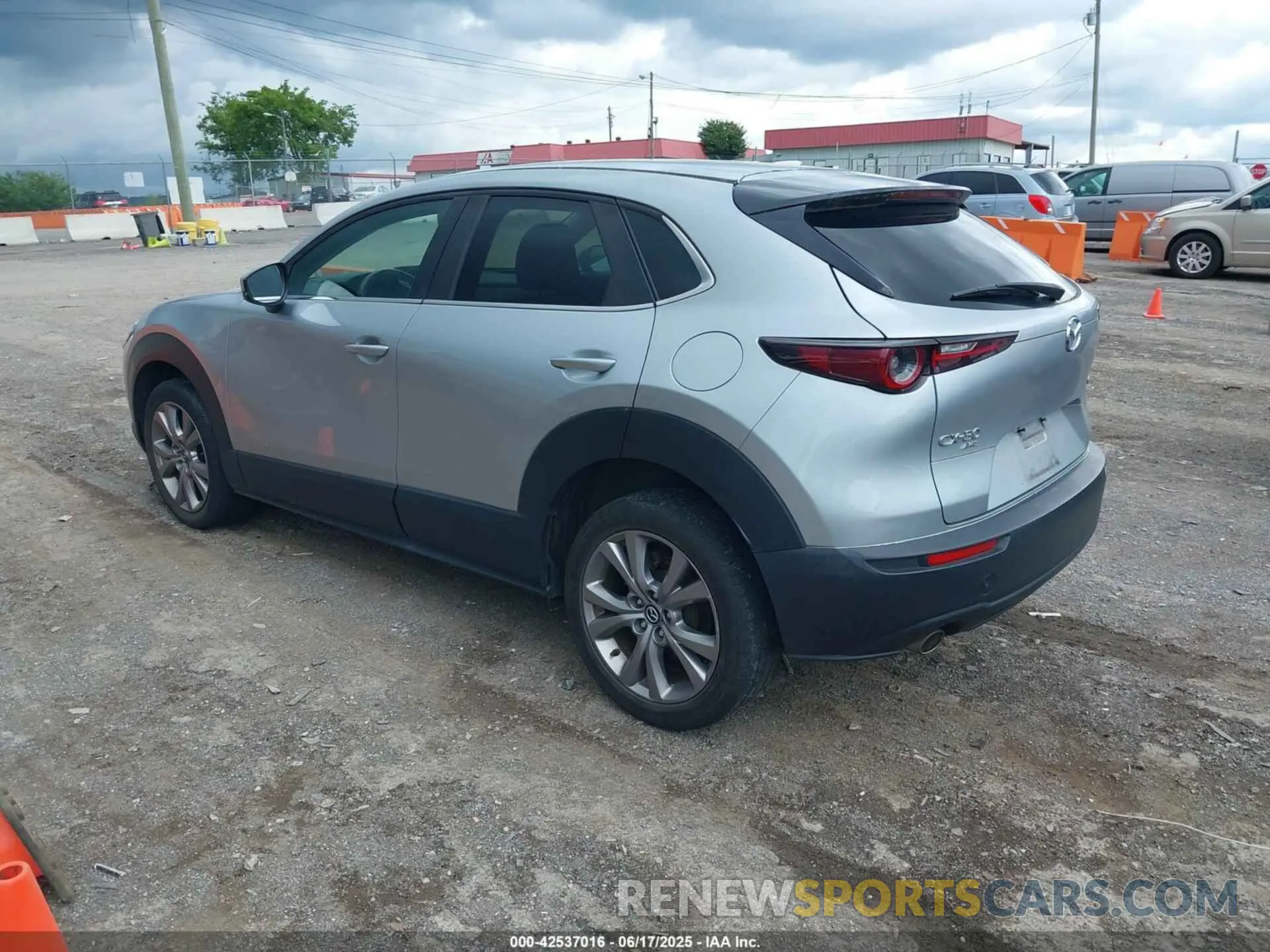 3 fotografías del automóvil dañado 3MVDMBBL4MM240615 MAZDA CX-30 2021