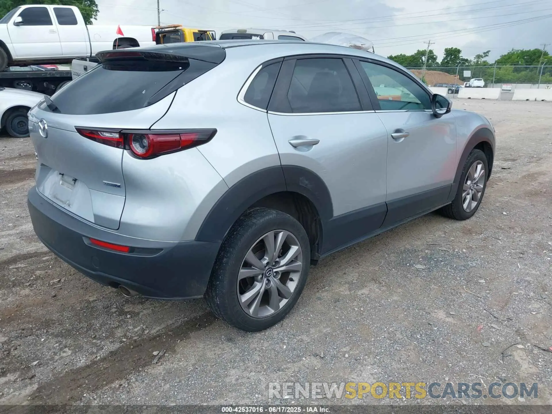 4 fotografías del automóvil dañado 3MVDMBBL4MM240615 MAZDA CX-30 2021
