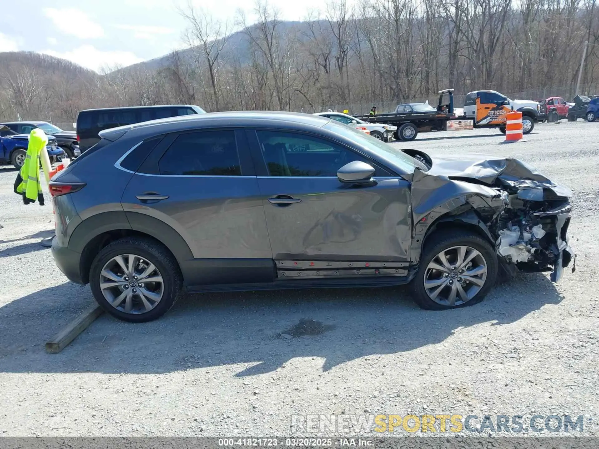 13 fotografías del automóvil dañado 3MVDMBBL5MM224326 MAZDA CX-30 2021