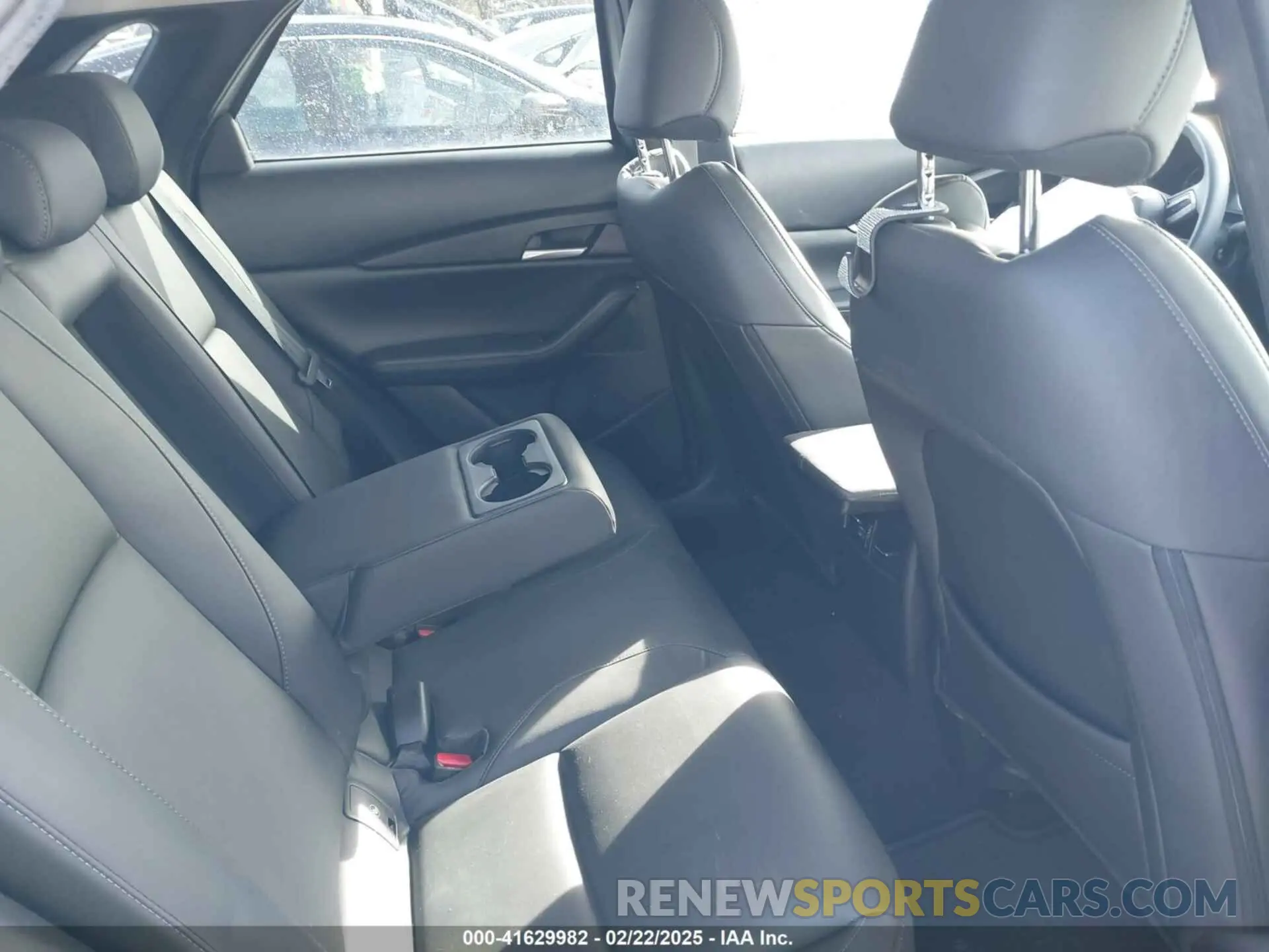 8 fotografías del automóvil dañado 3MVDMBBL5MM312843 MAZDA CX-30 2021