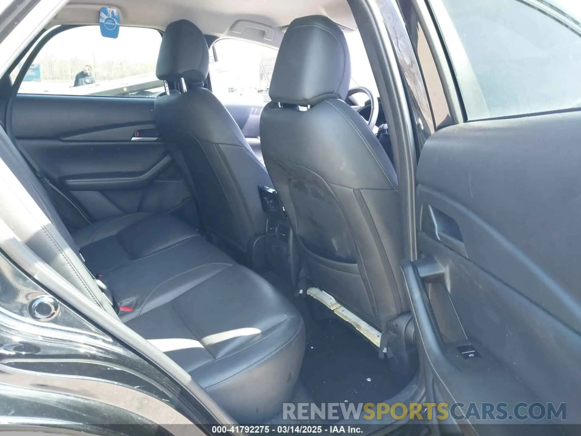 8 fotografías del automóvil dañado 3MVDMBBL5MM312972 MAZDA CX-30 2021