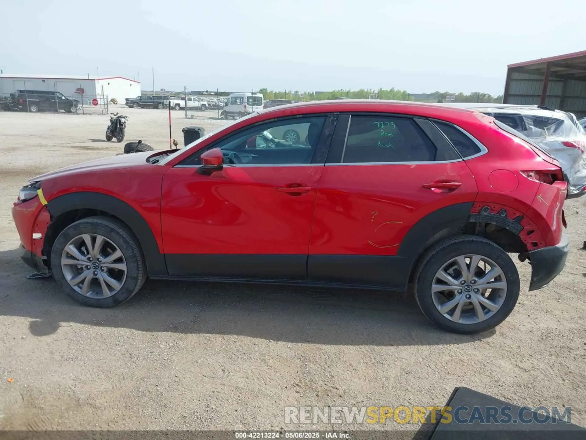 15 fotografías del automóvil dañado 3MVDMBBL8MM250466 MAZDA CX-30 2021