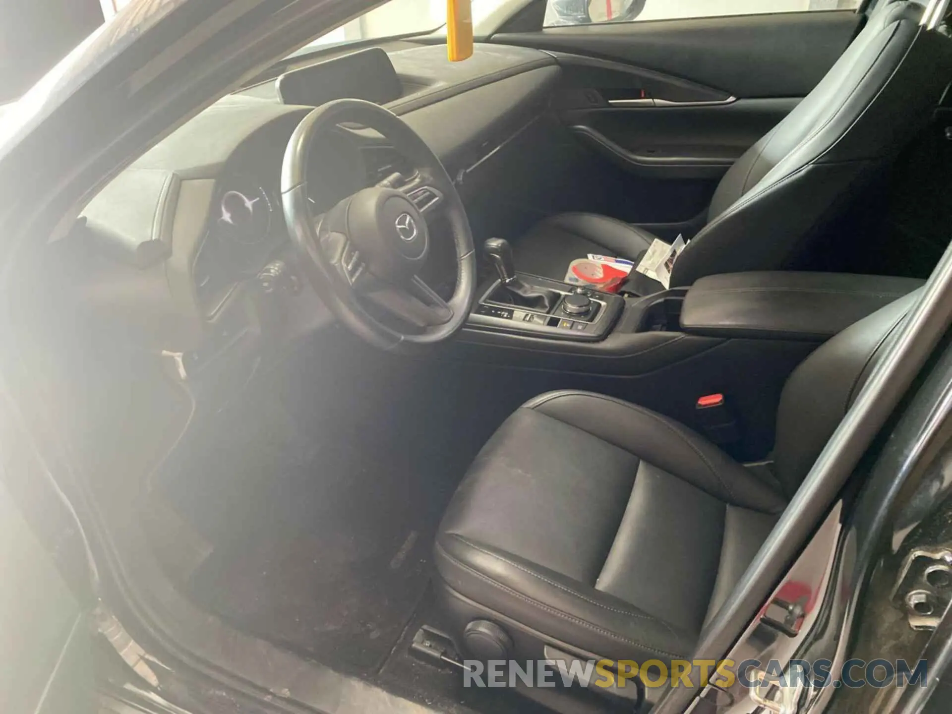 19 fotografías del automóvil dañado 3MVDMBBL8MM270541 MAZDA CX-30 2021