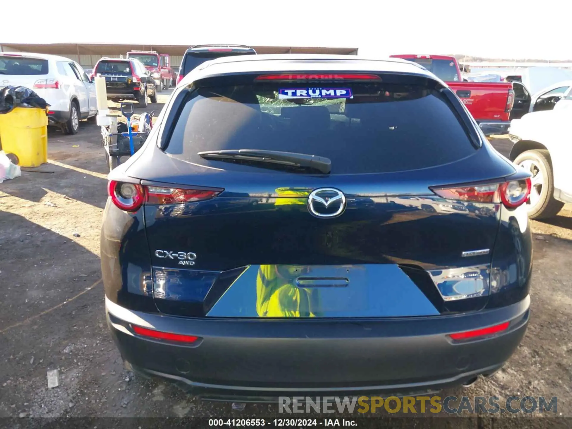 17 fotografías del automóvil dañado 3MVDMBBLXMM203892 MAZDA CX-30 2021
