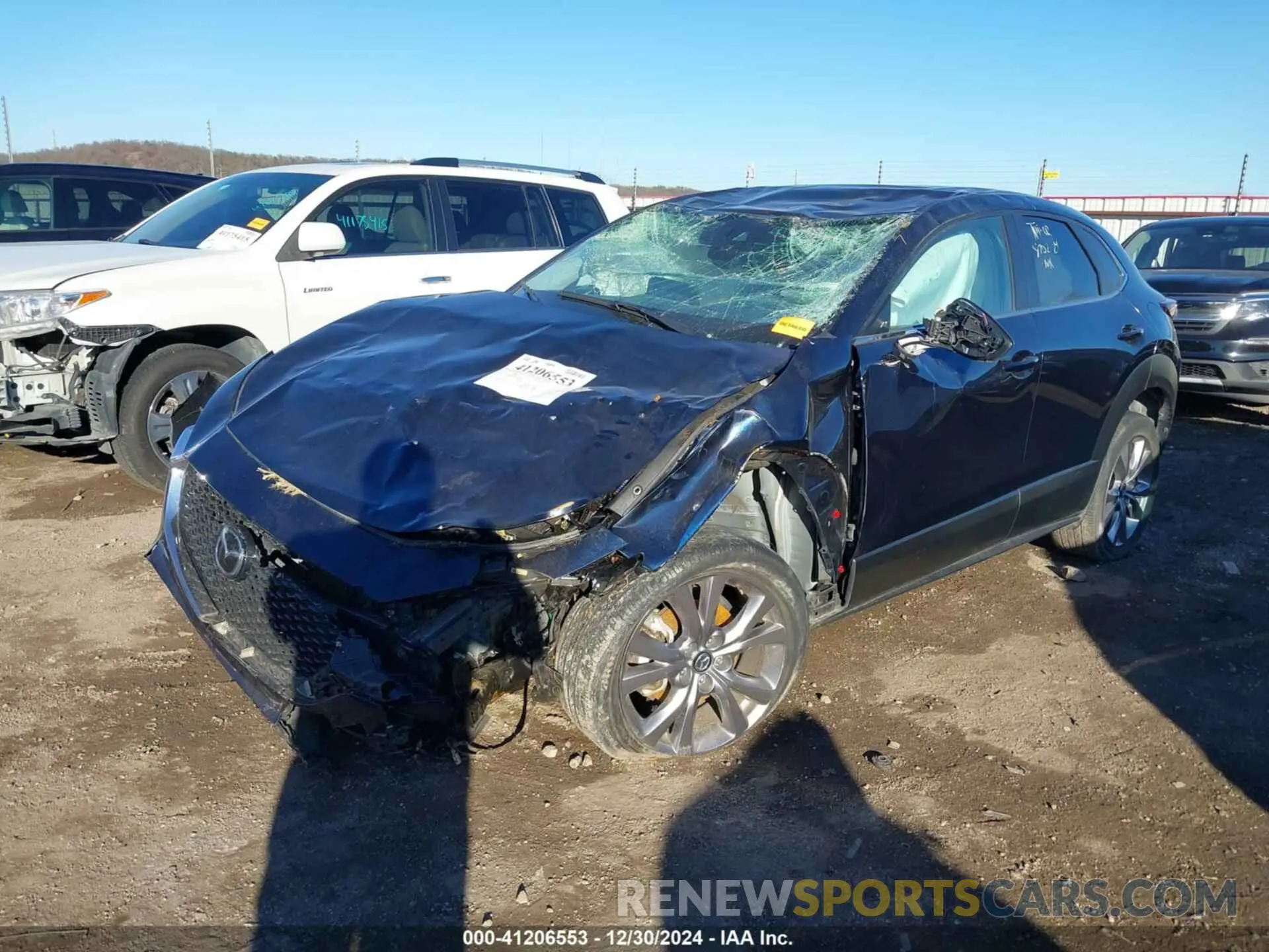 2 fotografías del automóvil dañado 3MVDMBBLXMM203892 MAZDA CX-30 2021