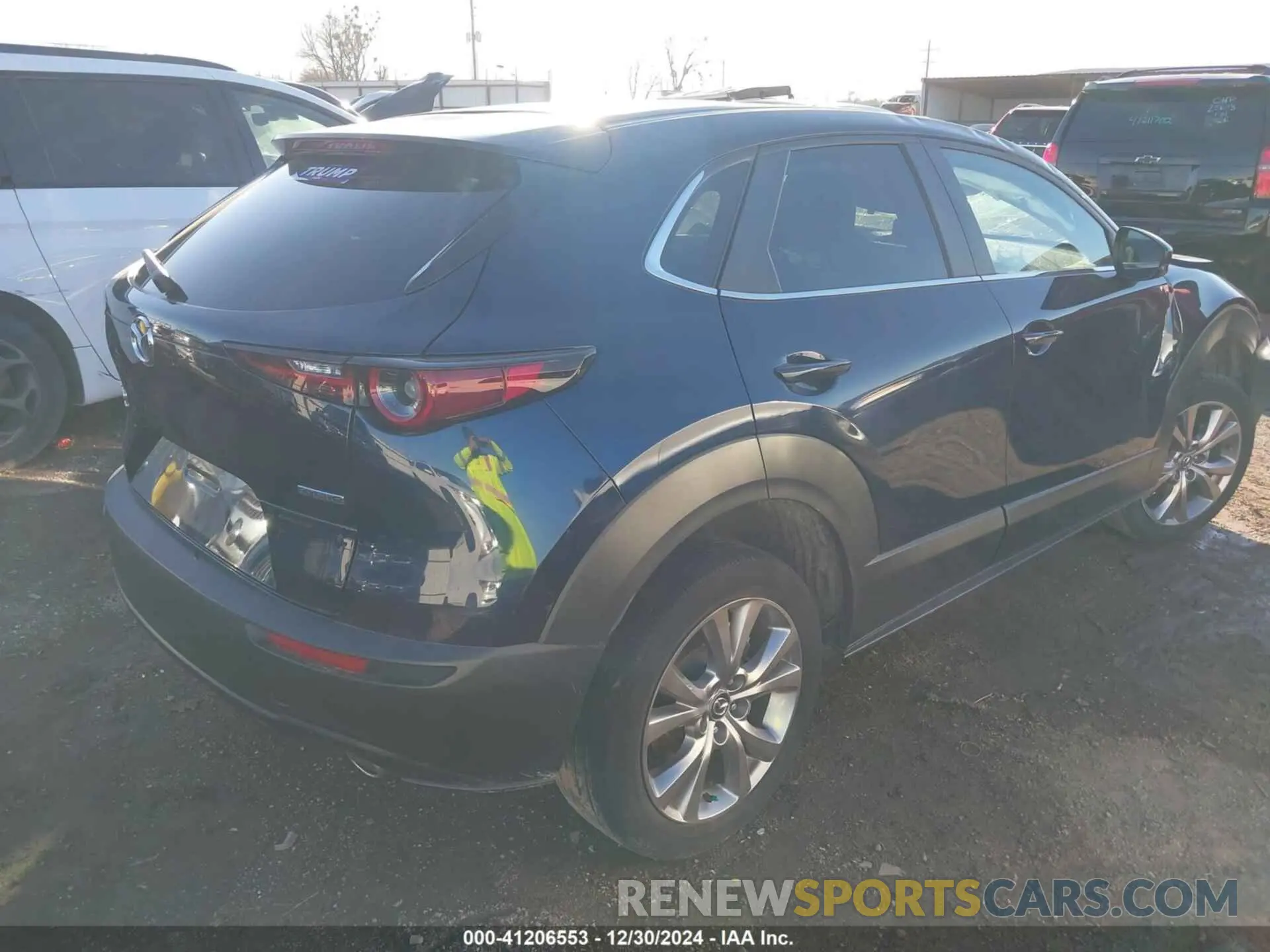 4 fotografías del automóvil dañado 3MVDMBBLXMM203892 MAZDA CX-30 2021