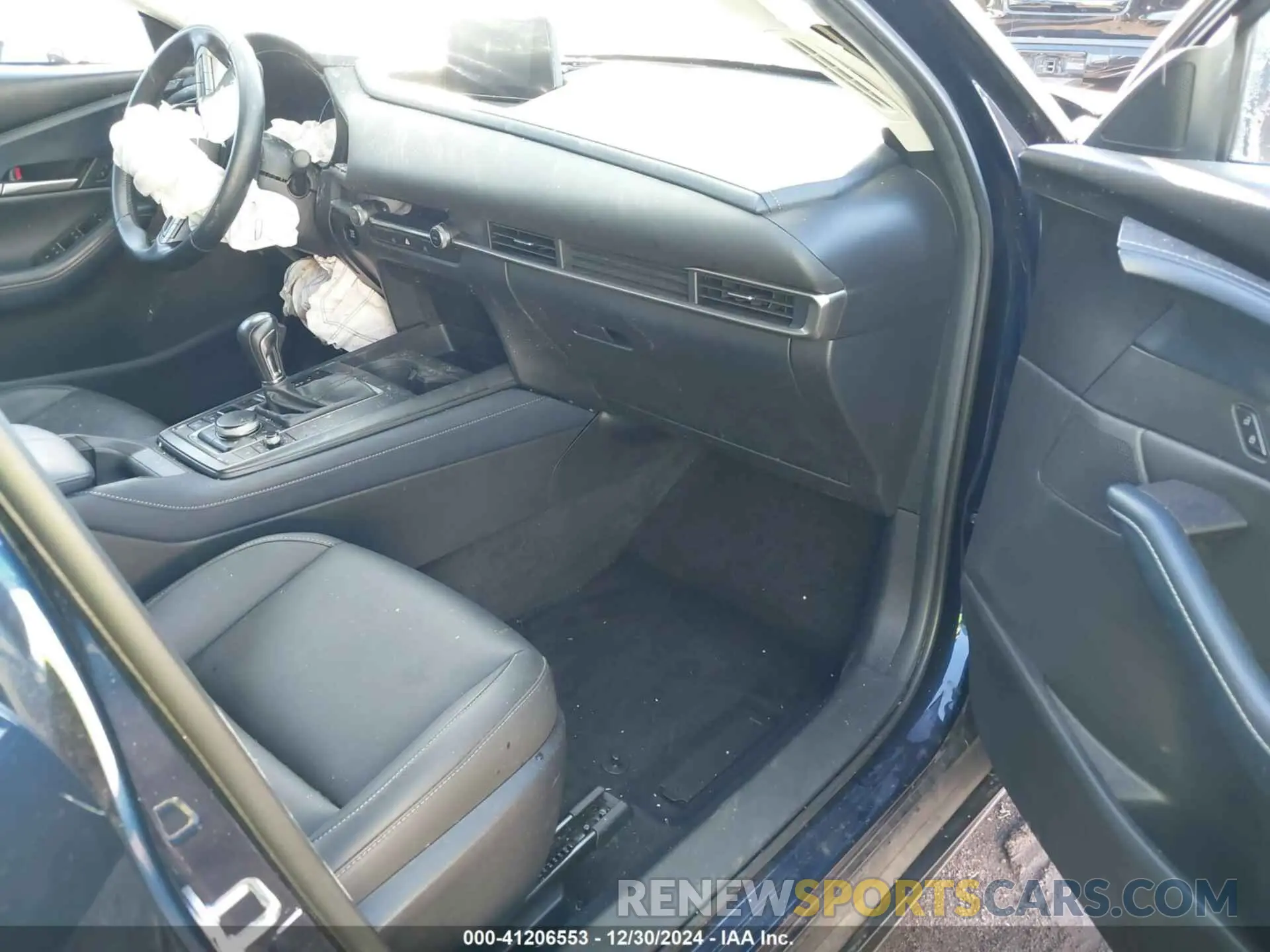 5 fotografías del automóvil dañado 3MVDMBBLXMM203892 MAZDA CX-30 2021