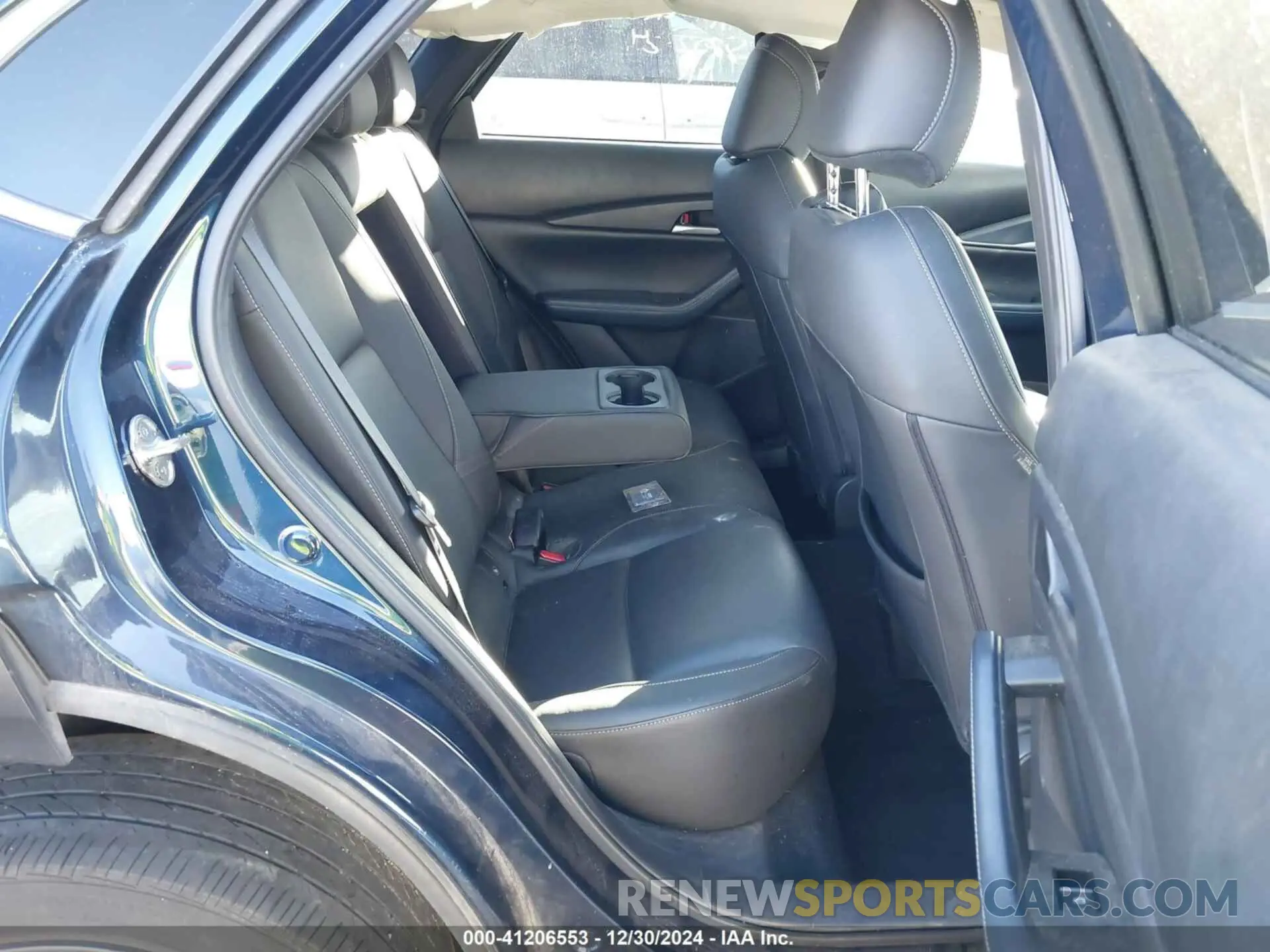 8 fotografías del automóvil dañado 3MVDMBBLXMM203892 MAZDA CX-30 2021